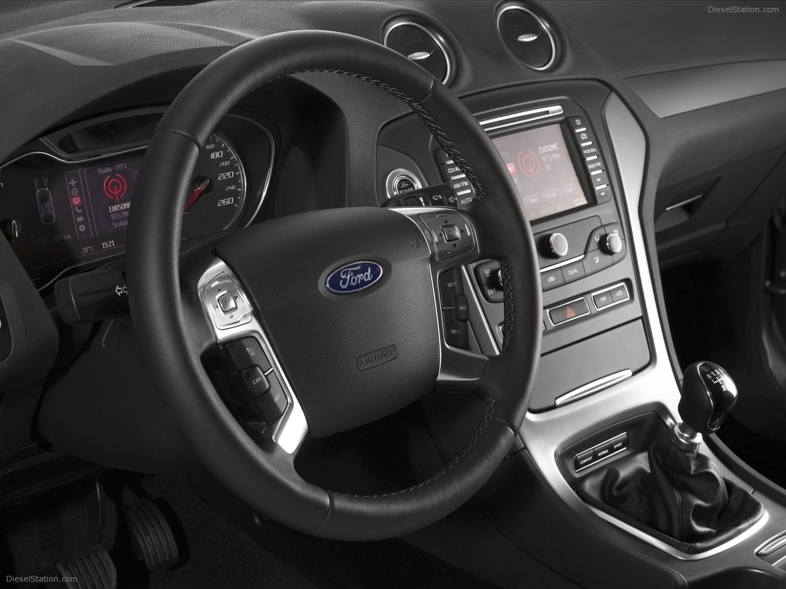 Ford Mondeo Sedan, 5-Door and Wagon 2011