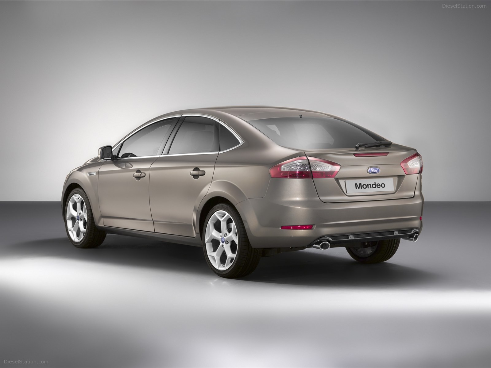 Ford Mondeo Sedan, 5-Door and Wagon 2011