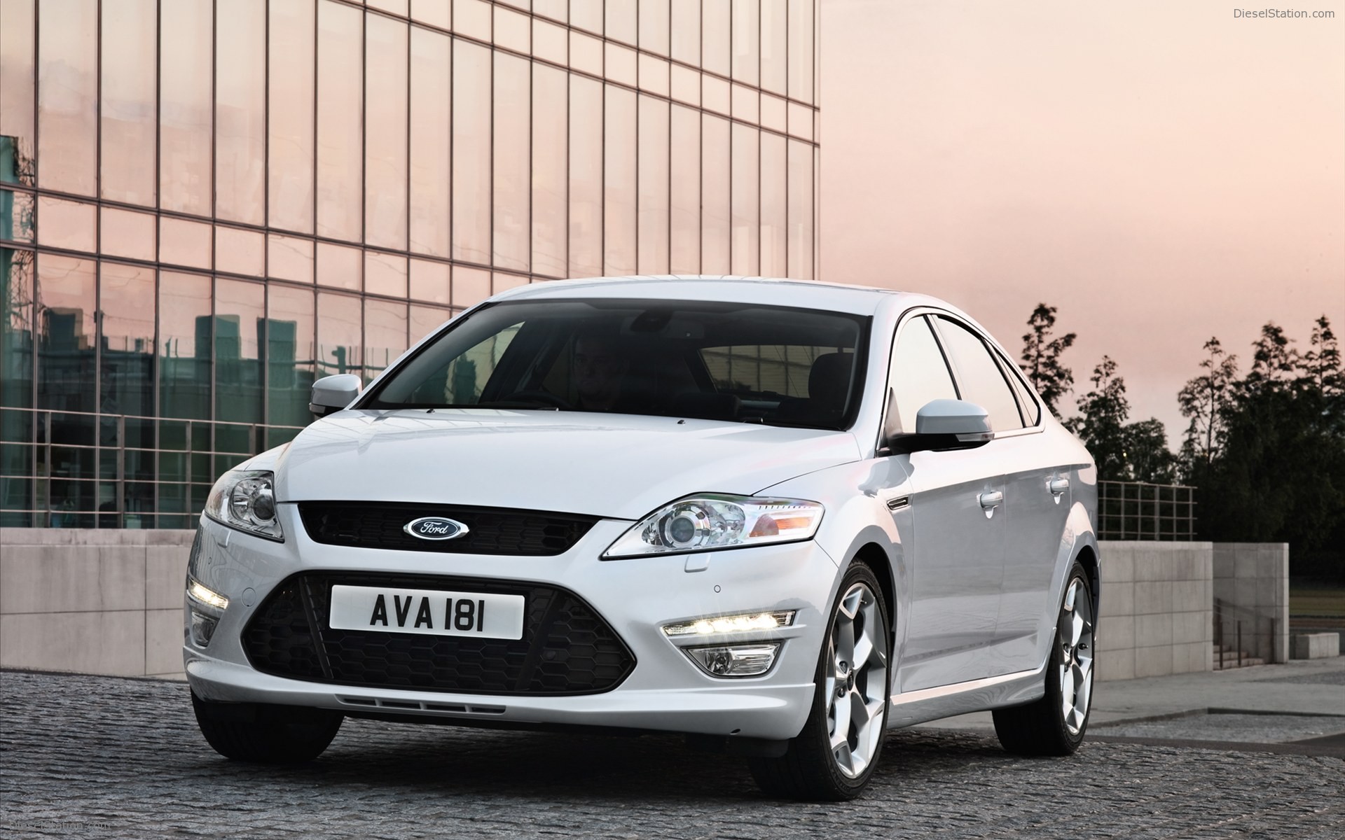 Ford Mondeo Sedan, 5-Door and Wagon 2011