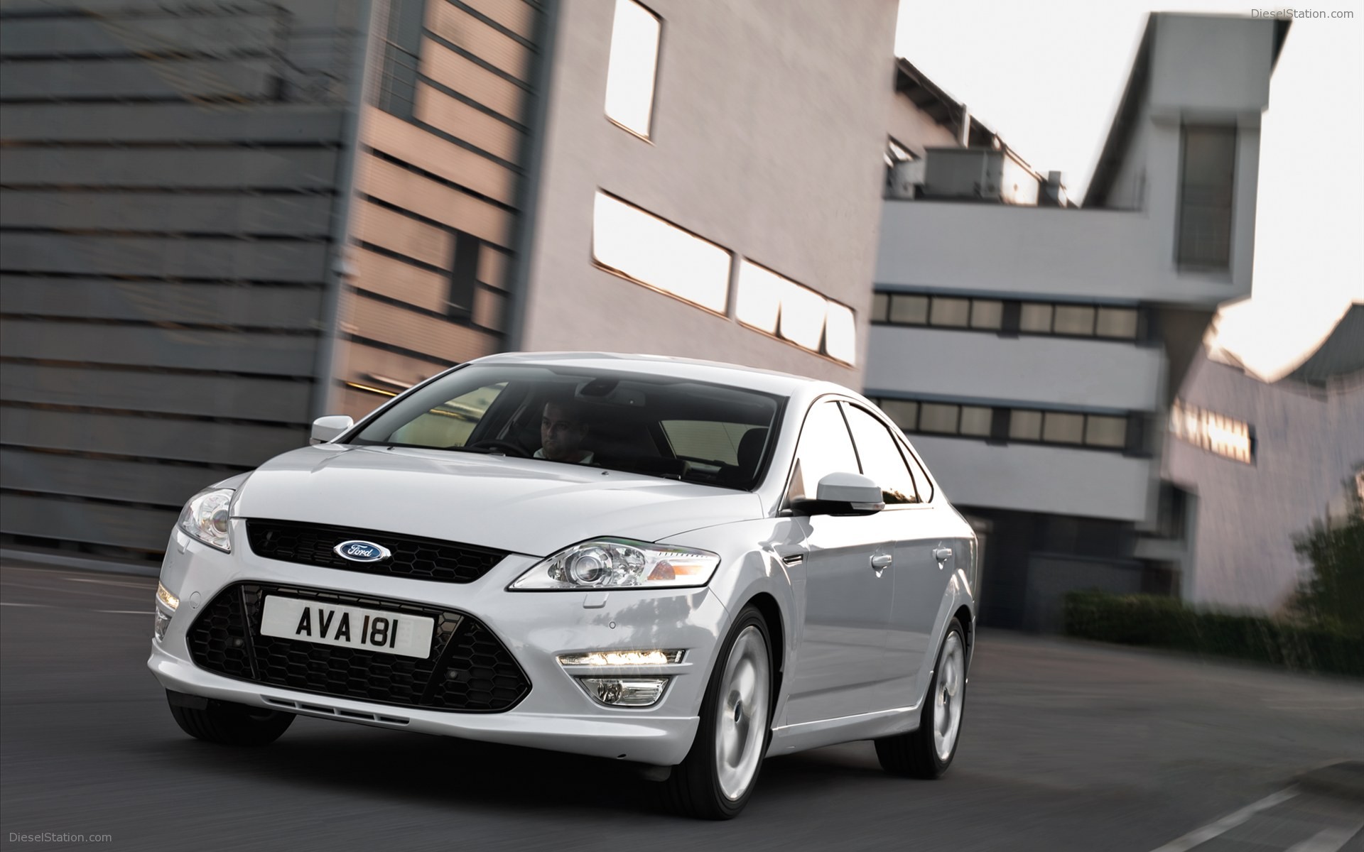 Ford Mondeo Sedan, 5-Door and Wagon 2011