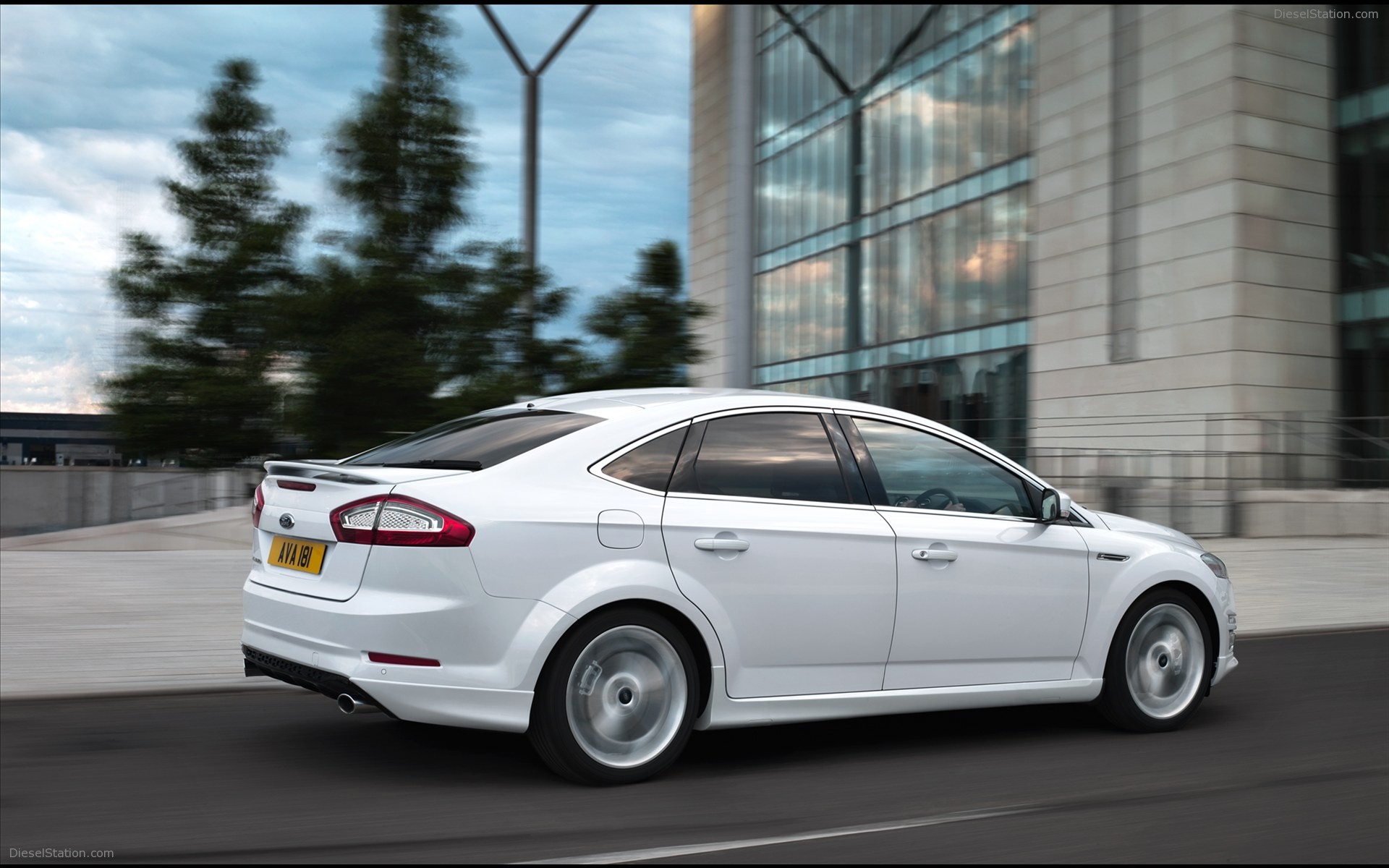 Ford Mondeo Sedan, 5-Door and Wagon 2011