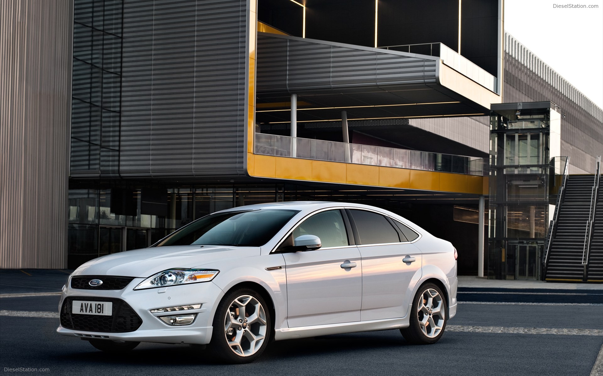 Ford Mondeo Sedan, 5-Door and Wagon 2011