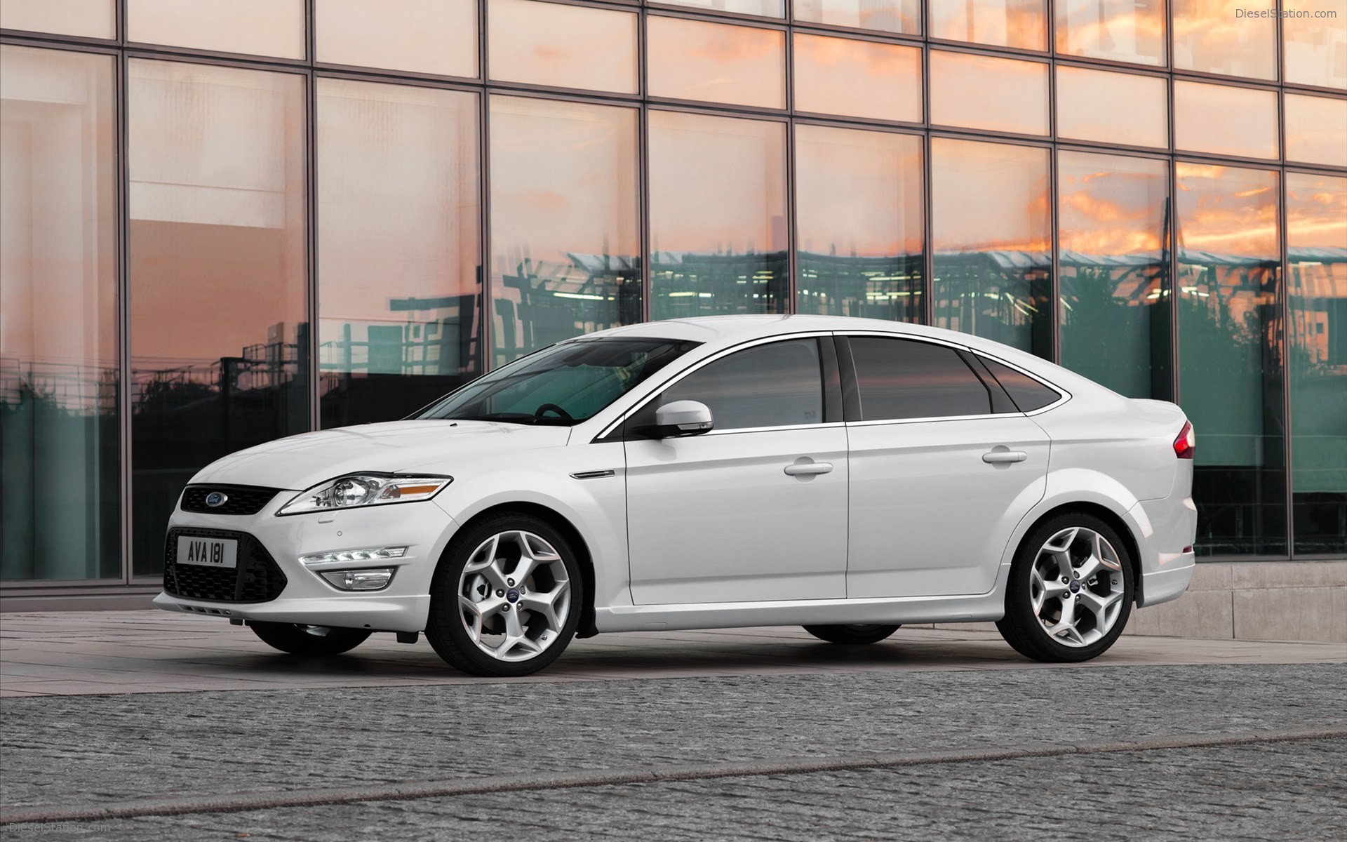 Ford Mondeo Sedan, 5-Door and Wagon 2011