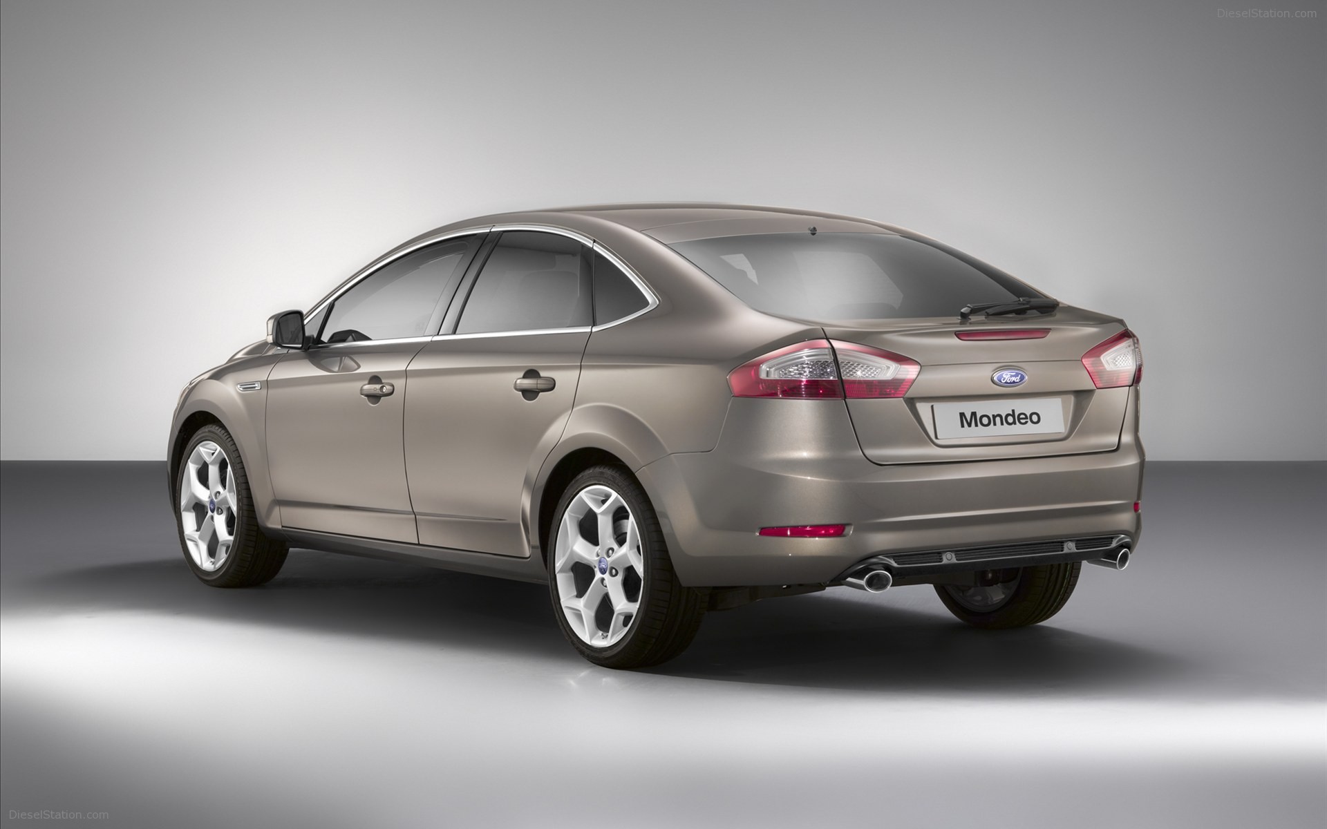 Ford Mondeo Sedan, 5-Door and Wagon 2011