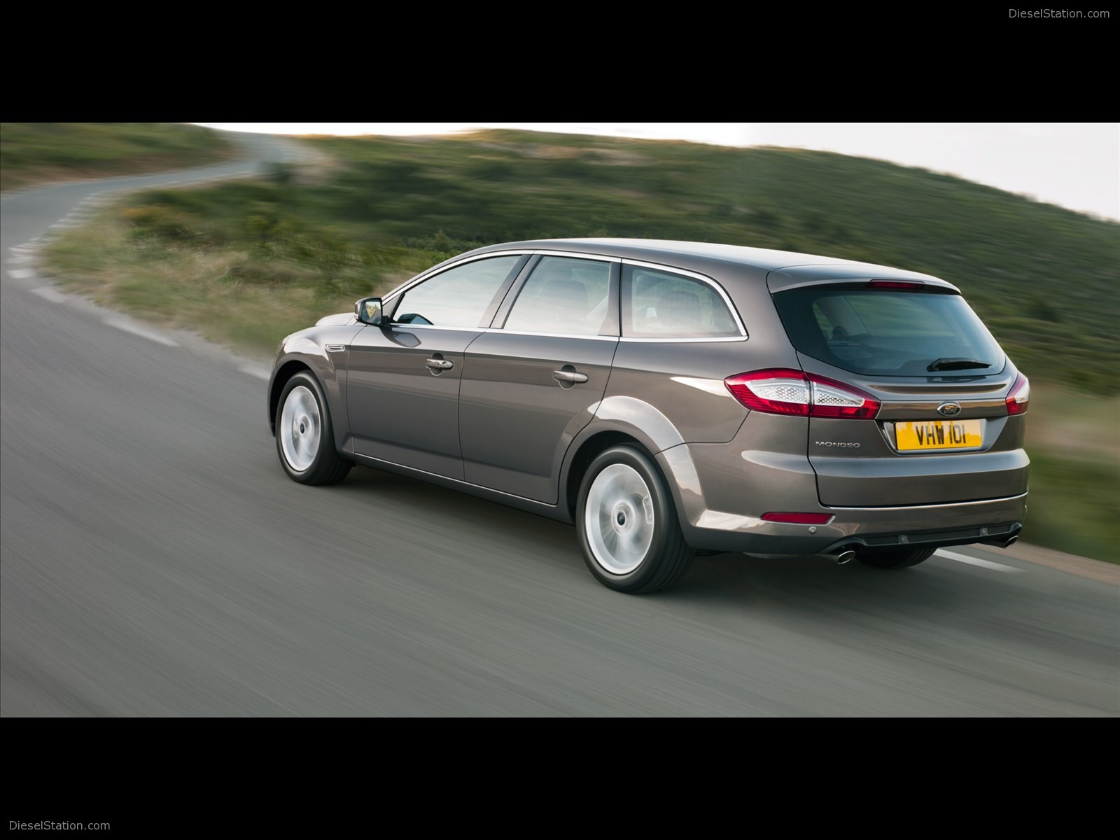 Ford Mondeo Sedan, 5-Door and Wagon 2011