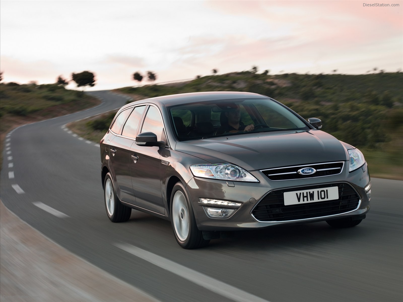 Ford Mondeo Sedan, 5-Door and Wagon 2011