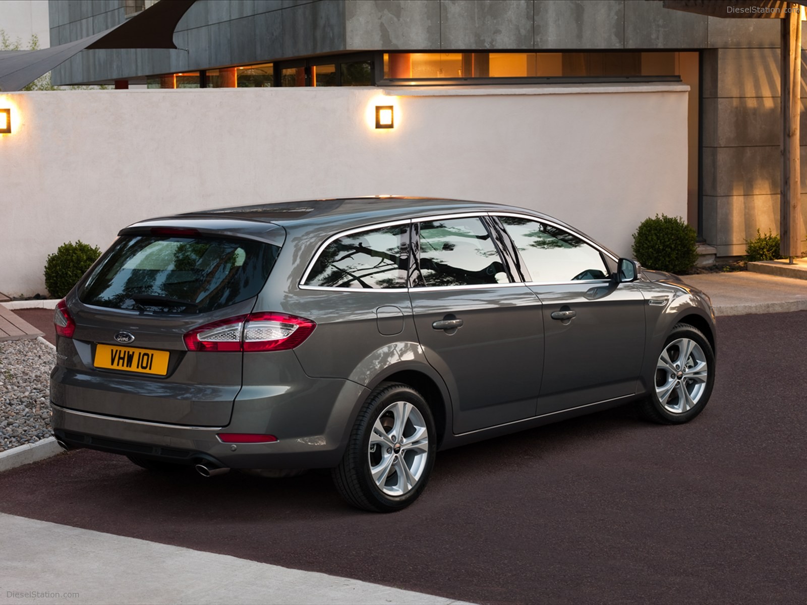 Ford Mondeo Sedan, 5-Door and Wagon 2011 Ford Mondeo Sedan, 5-Door and Wagon 2011