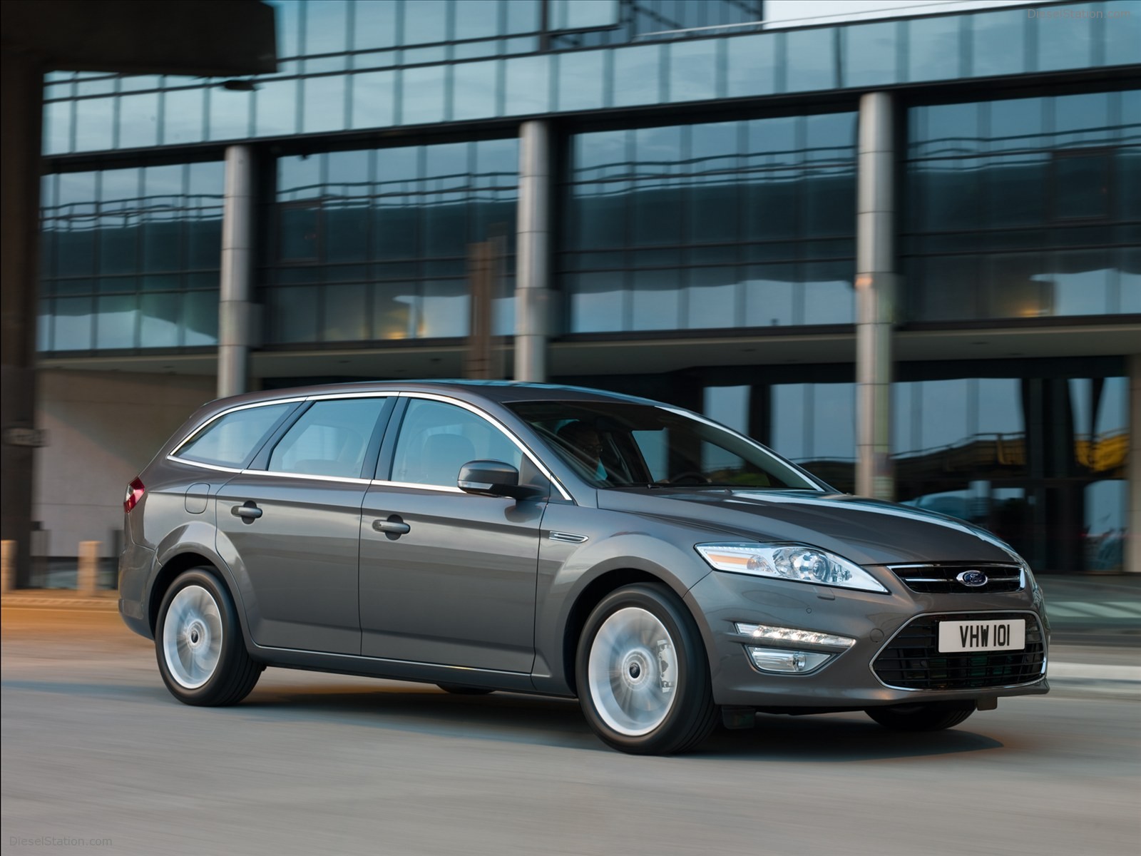 Ford Mondeo Sedan, 5-Door and Wagon 2011