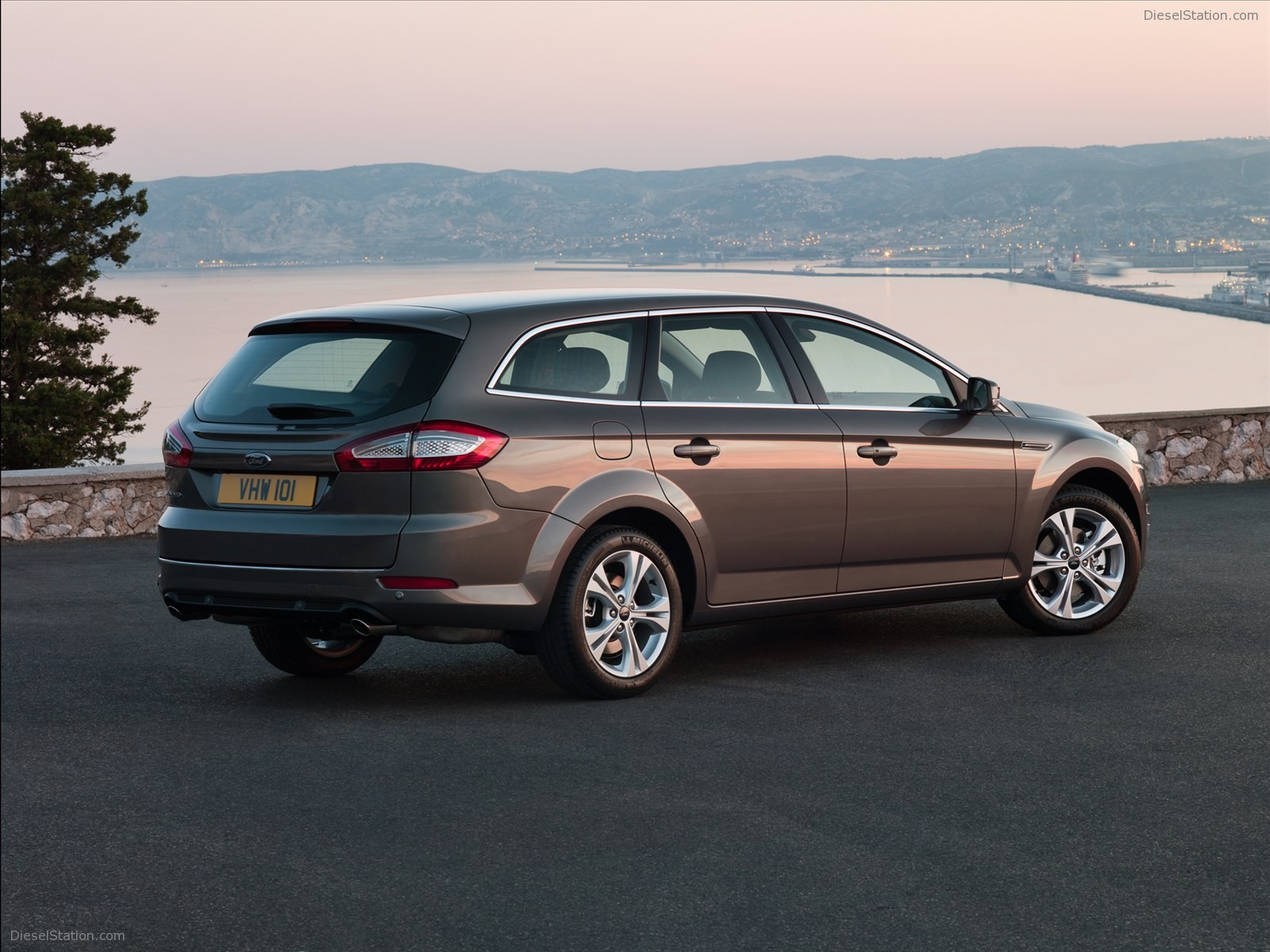 Ford Mondeo Sedan, 5-Door and Wagon 2011 Ford Mondeo Sedan, 5-Door and Wagon 2011