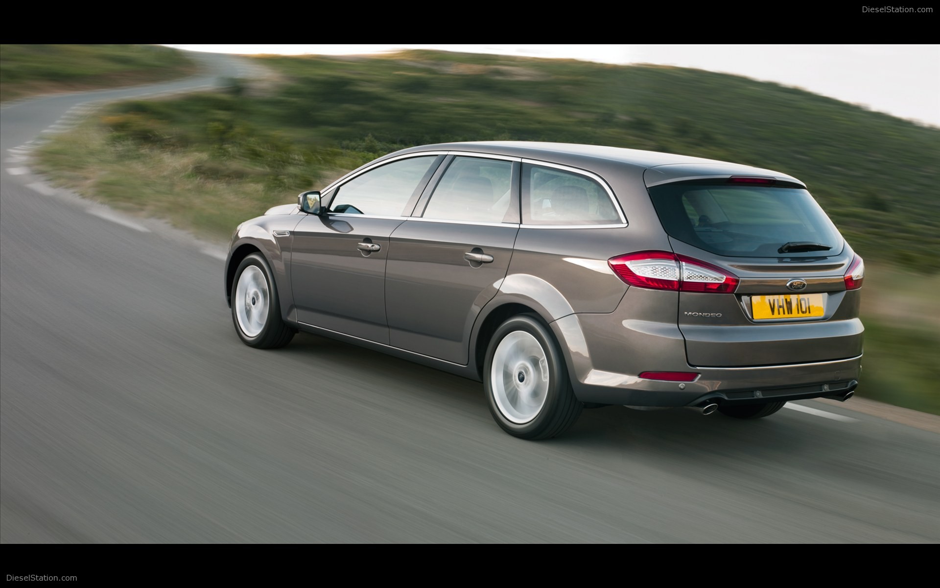 Ford Mondeo Sedan, 5-Door and Wagon 2011