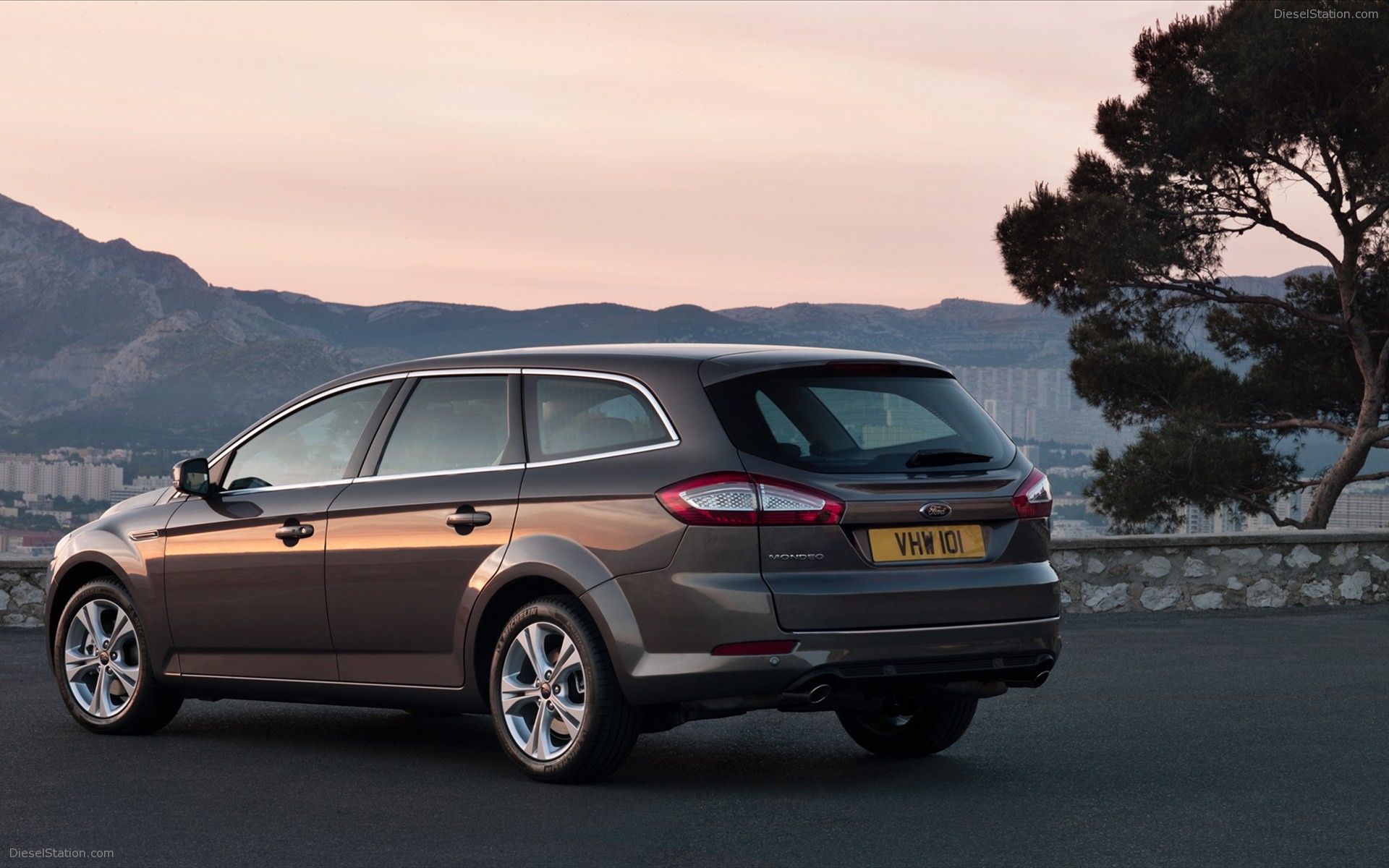 Ford Mondeo Sedan, 5-Door and Wagon 2011 Ford Mondeo Sedan, 5-Door and Wagon 2011