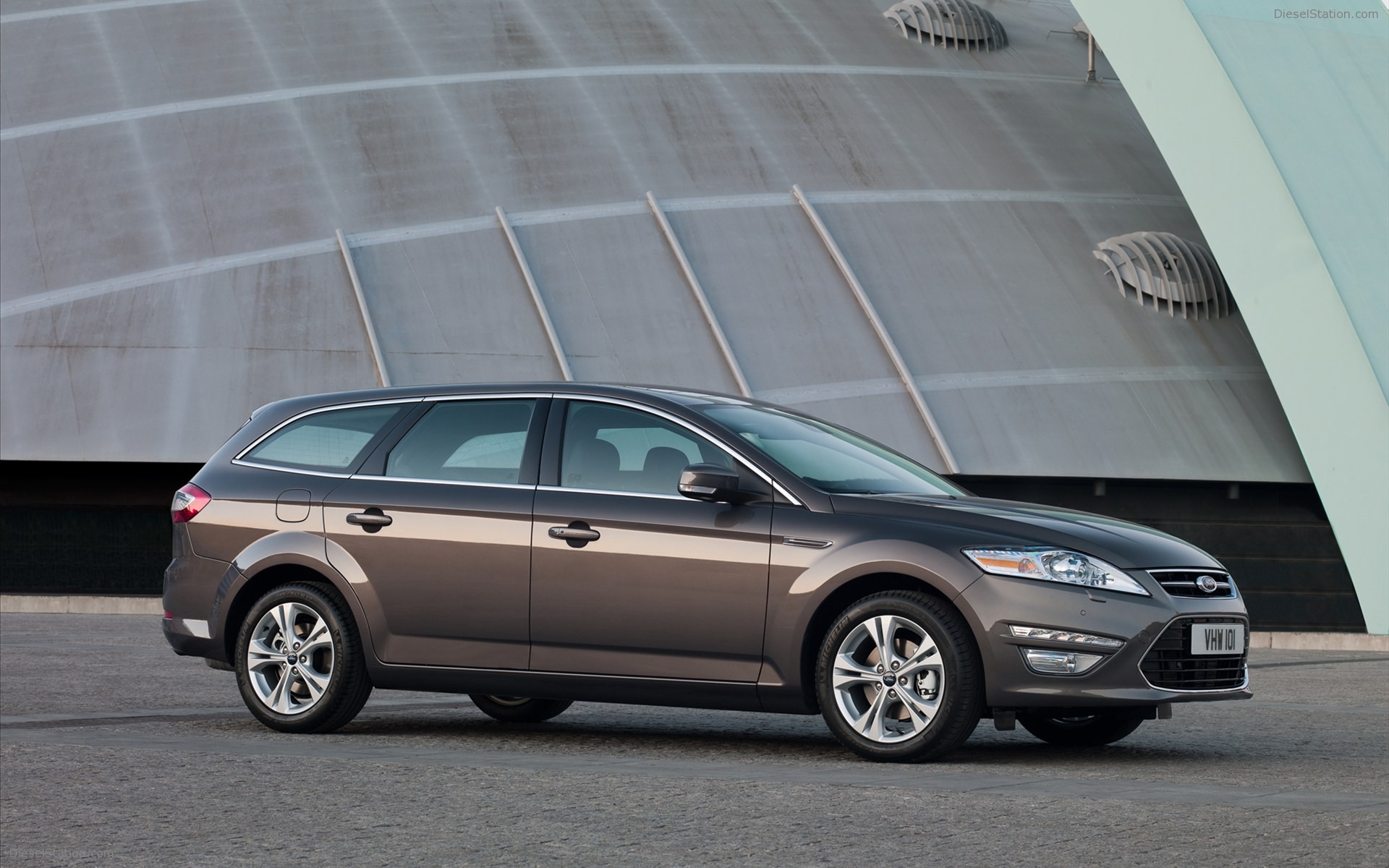 Ford Mondeo Sedan, 5-Door and Wagon 2011