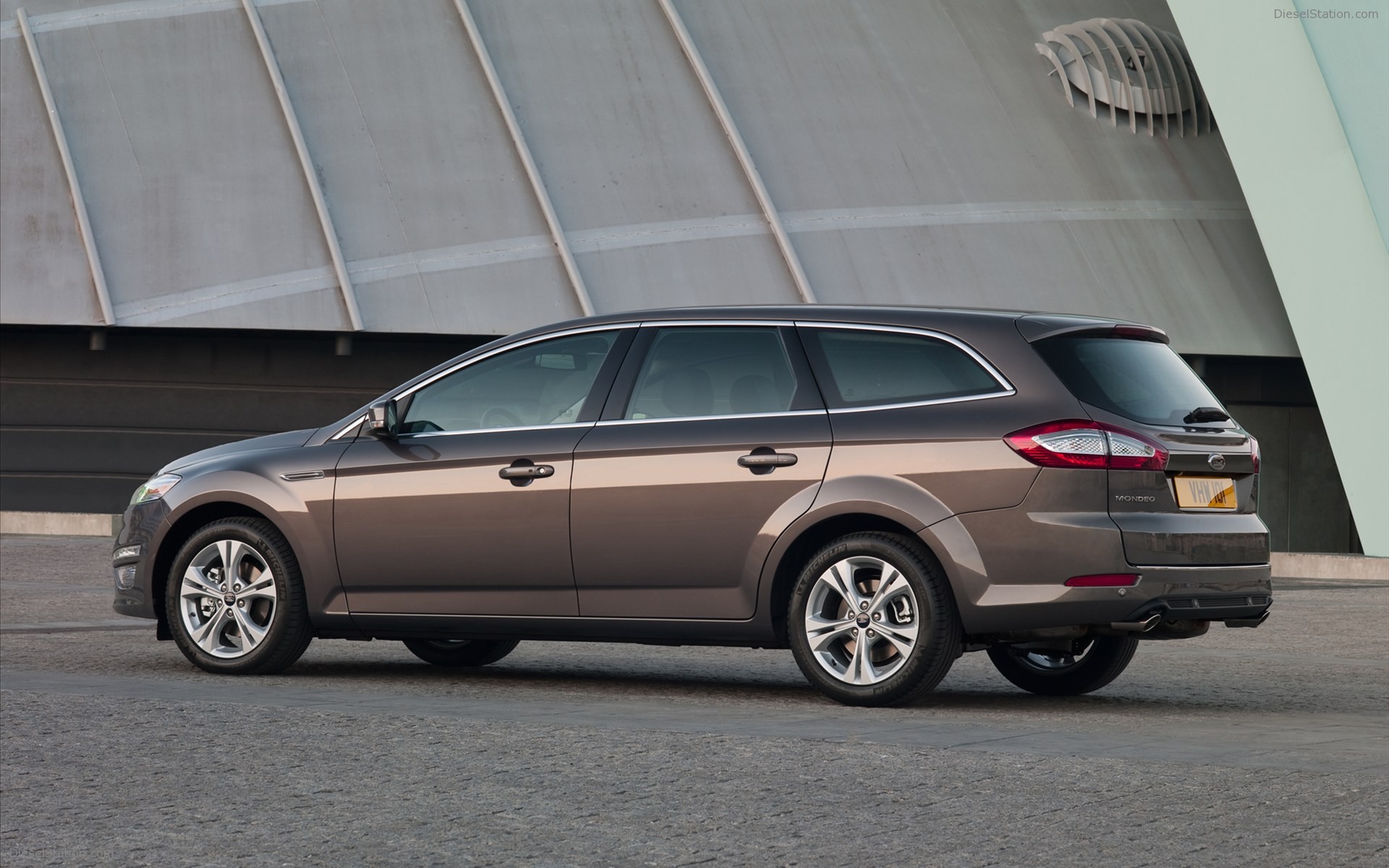 Ford Mondeo Sedan, 5-Door and Wagon 2011