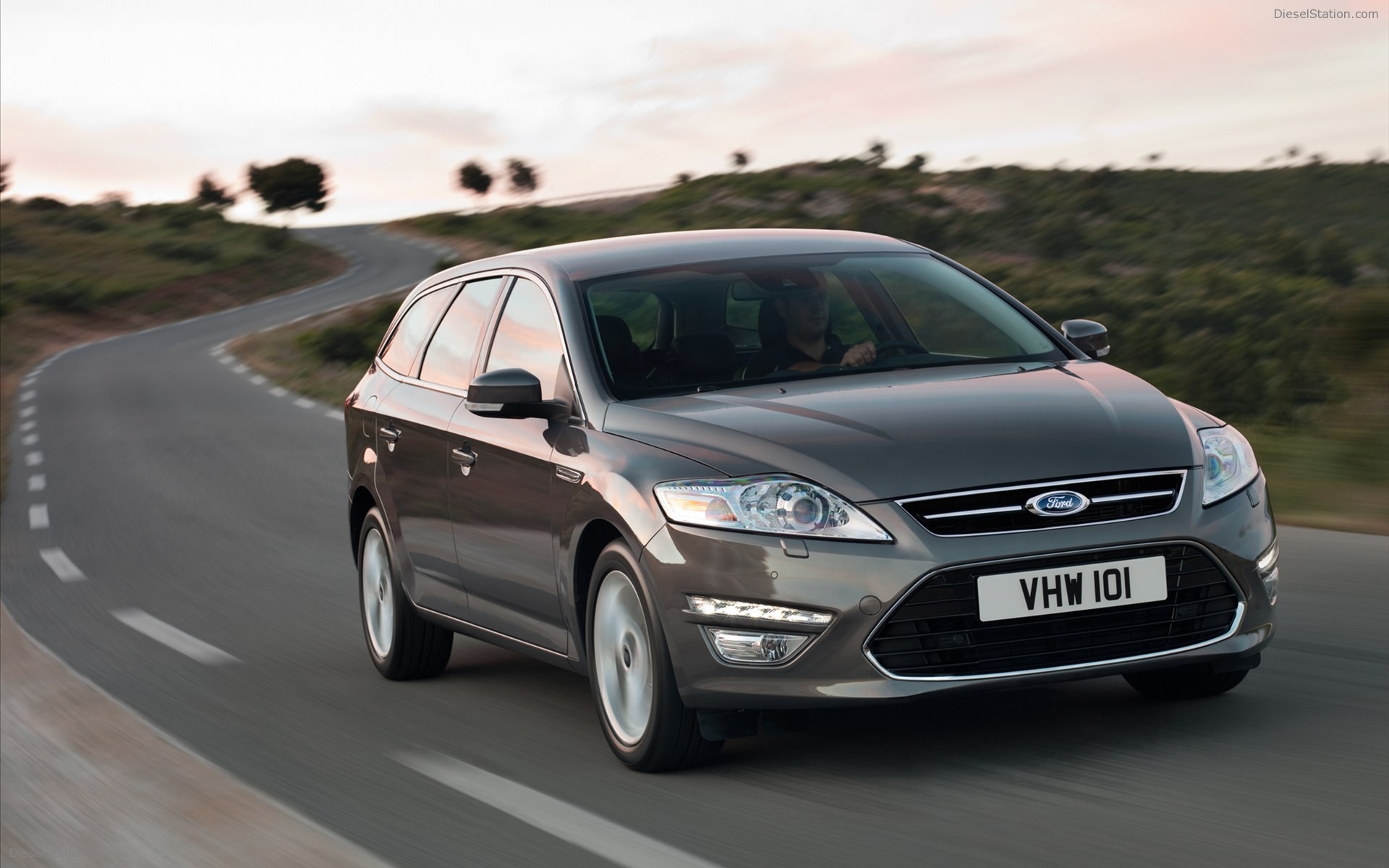 Ford Mondeo Sedan, 5-Door and Wagon 2011