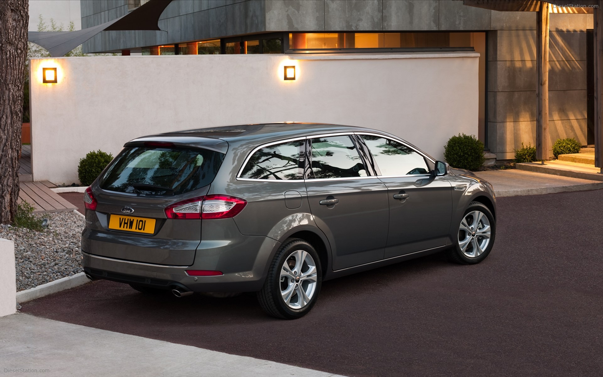 Ford Mondeo Sedan, 5-Door and Wagon 2011