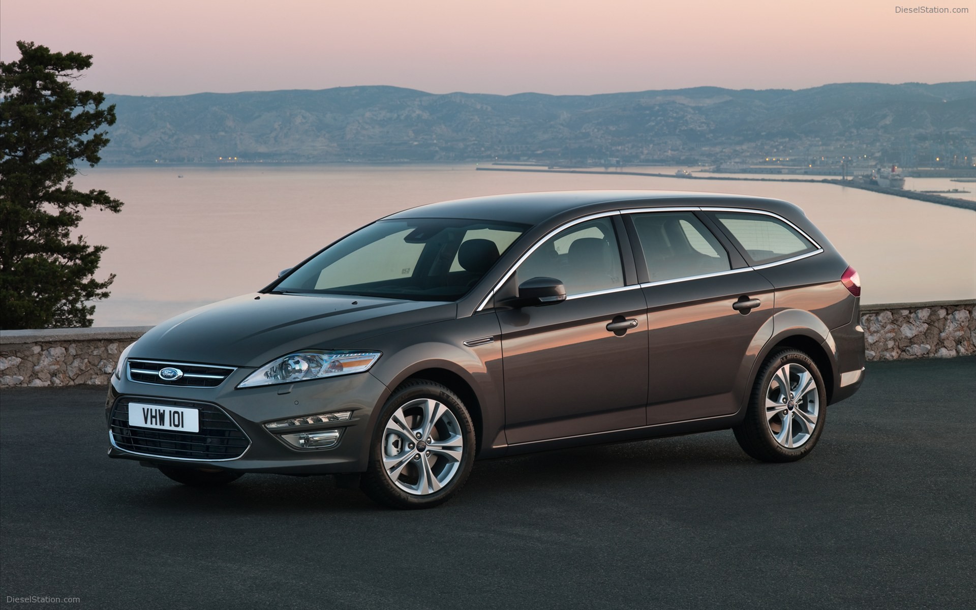 Ford Mondeo Sedan, 5-Door and Wagon 2011