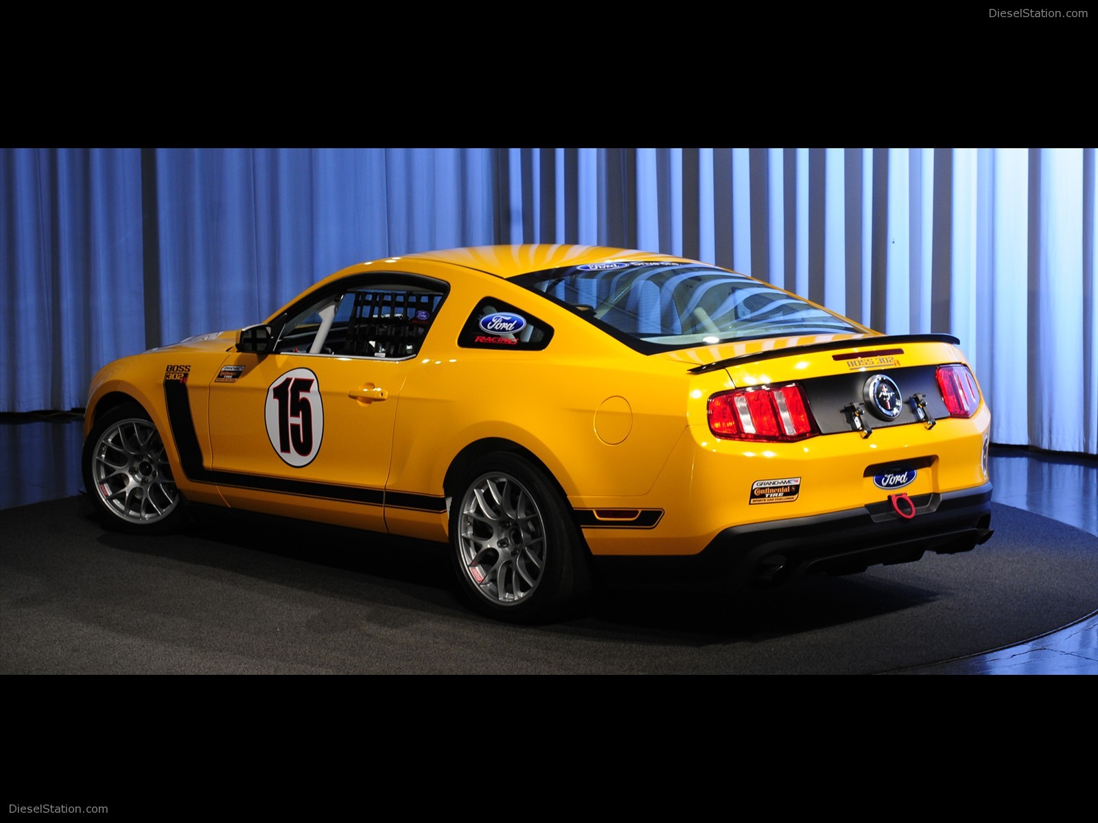 Ford Mustang BOSS 302R 2011