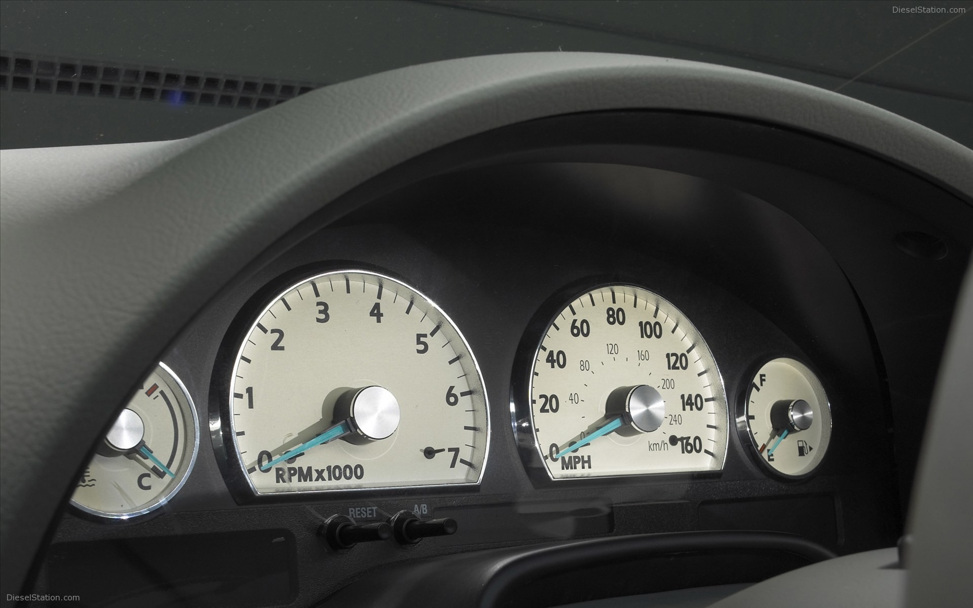 Ford Thunderbird 2005