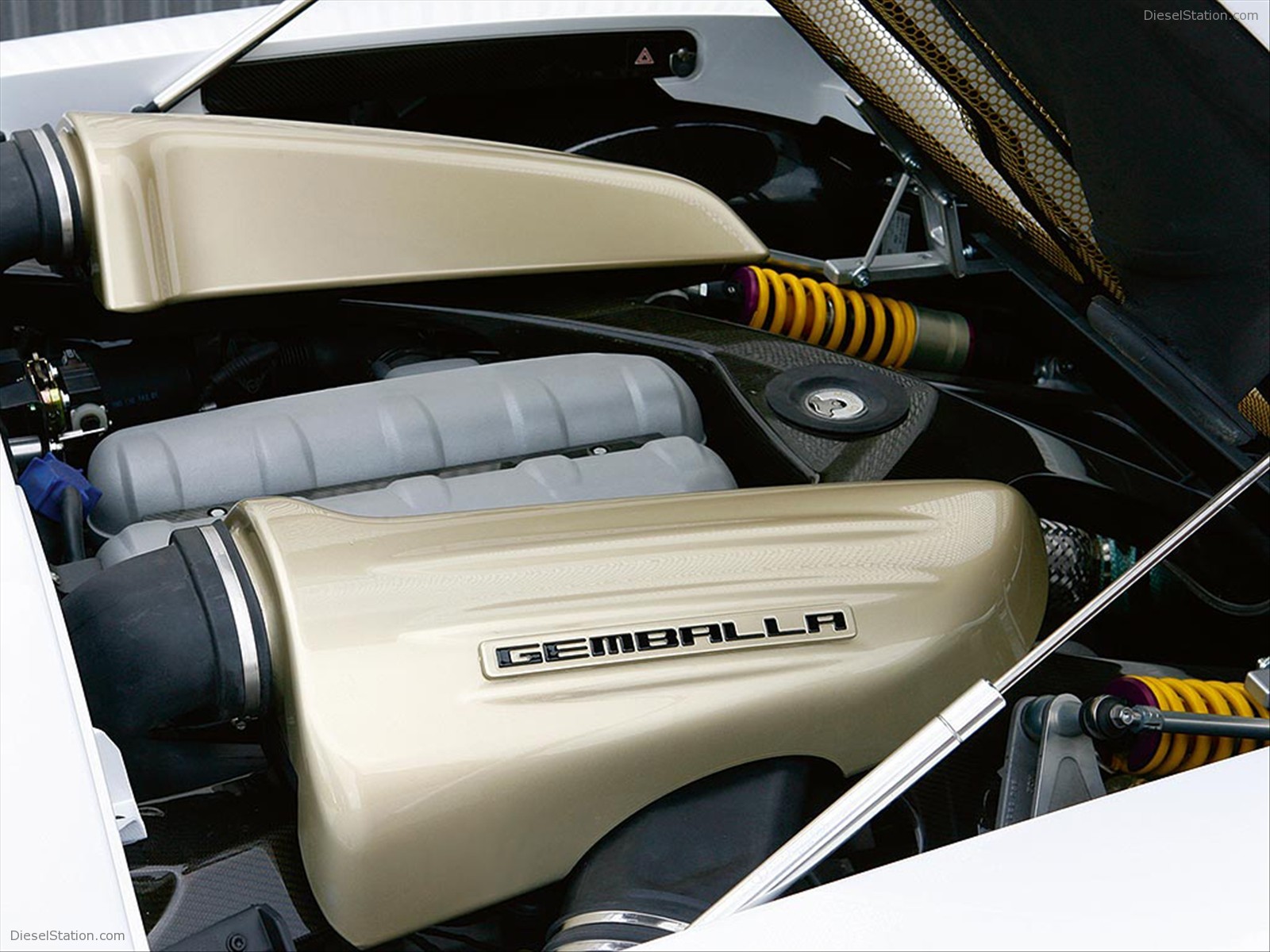Gemballa Mirage GT Gold Edition Porsche Carrera GT Gemballa Mirage GT Gold Edition Porsche Carrera GT