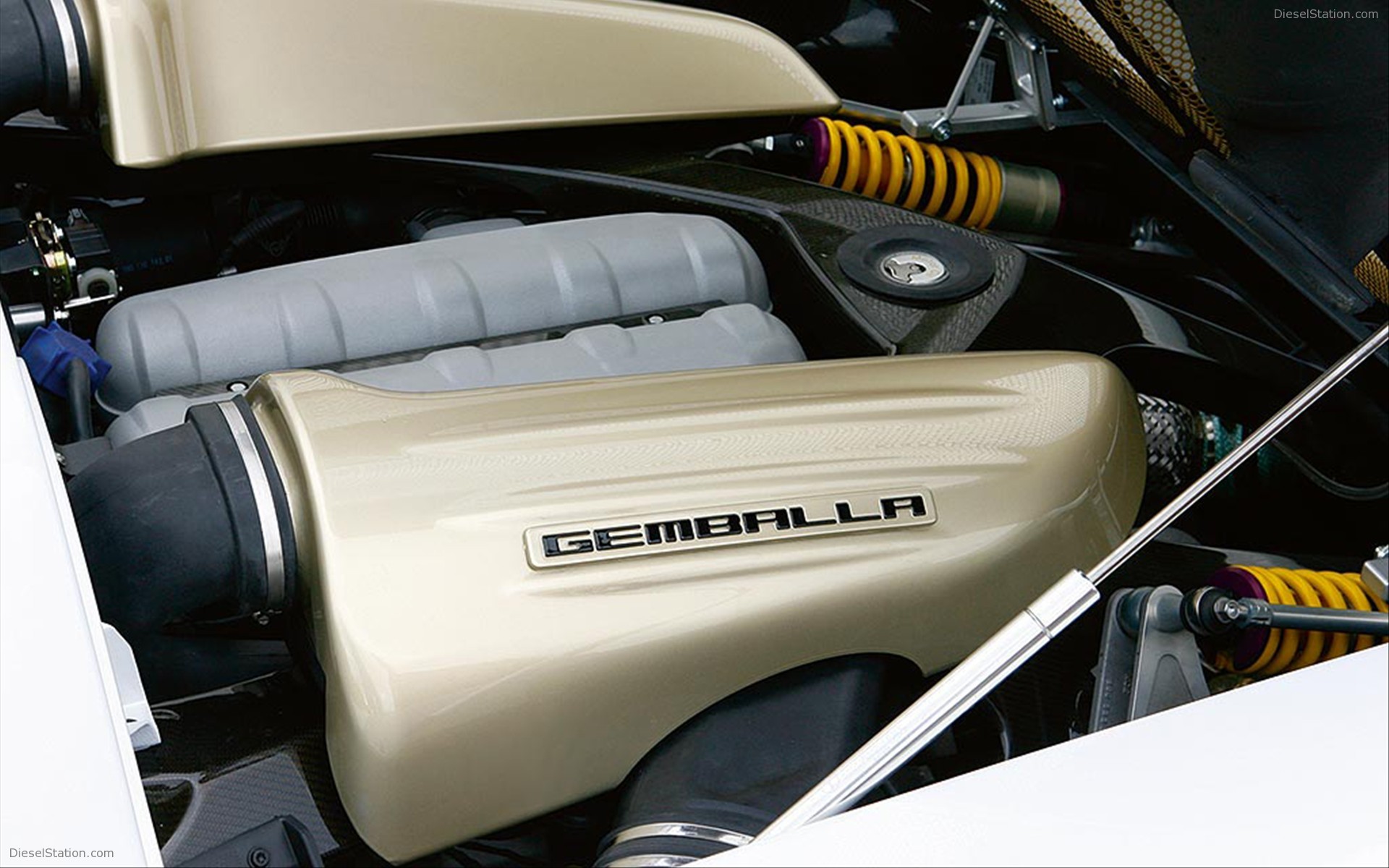 Gemballa Mirage GT Gold Edition Porsche Carrera GT Gemballa Mirage GT Gold Edition Porsche Carrera GT