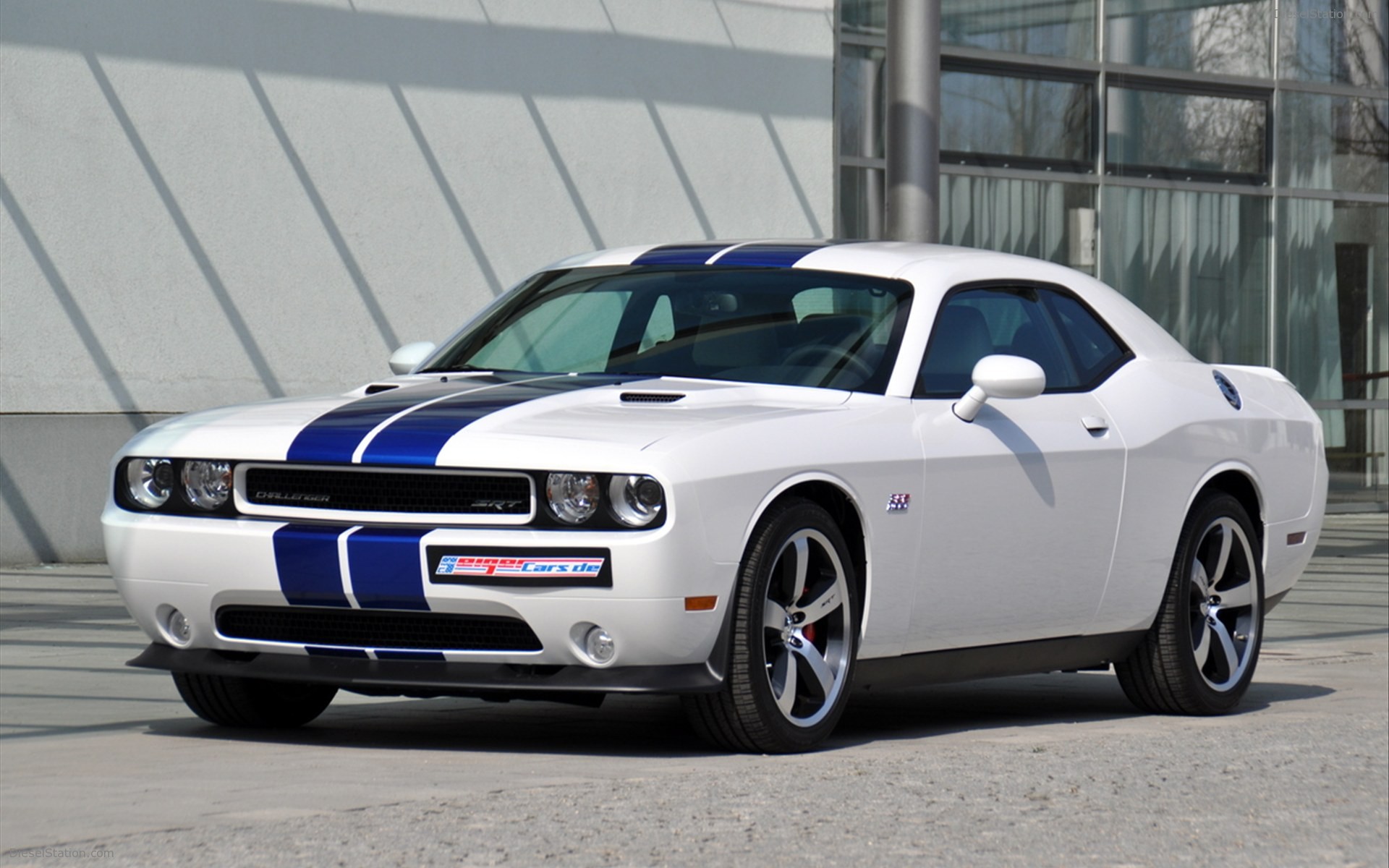 Мощь машины. Dodge Challenger srt8 392. Додж Challenger srt8. Dodge Challenger srt8. Dodge Challenger 392.