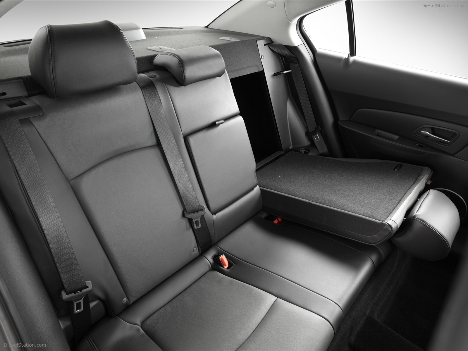 HOLDEN Series II Cruze SRi-V 2011