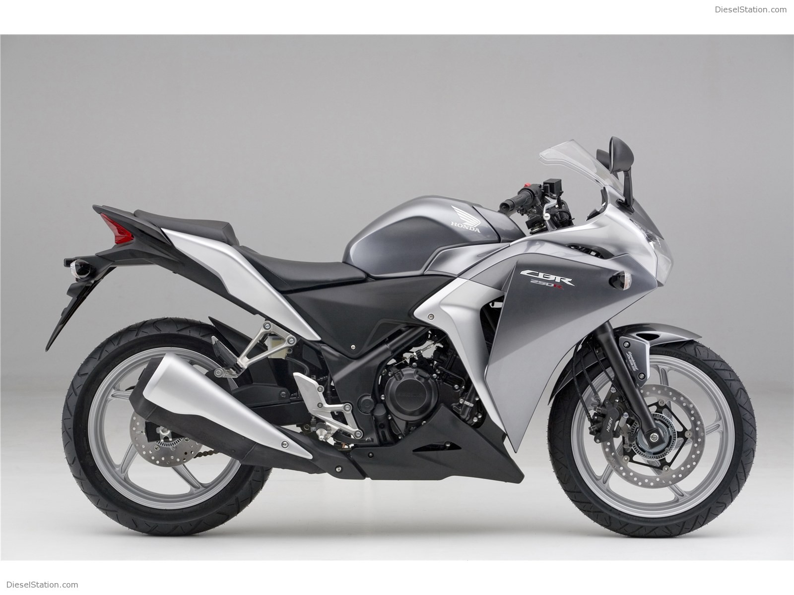 Honda CBR250R 2011