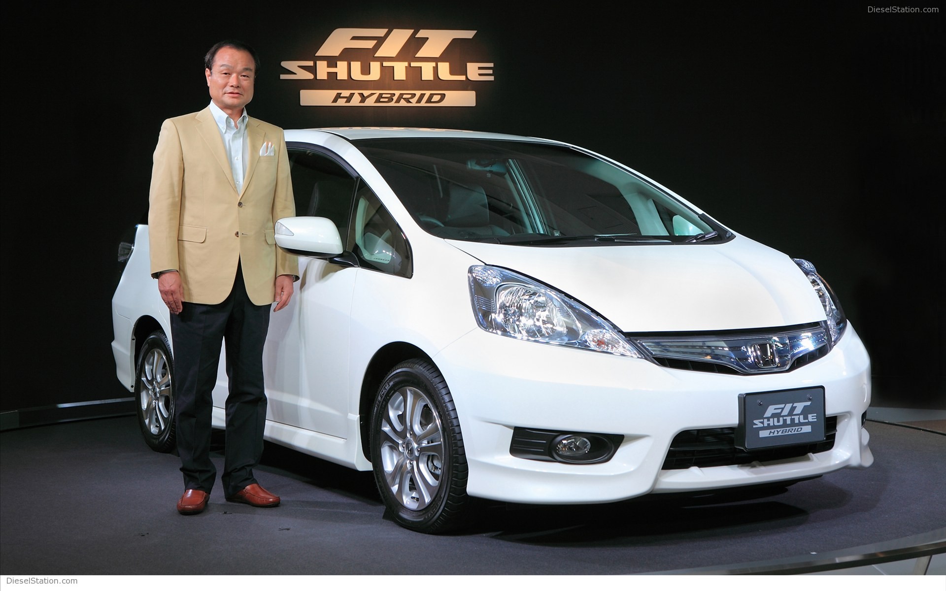 Шаттл гибрид. Honda Fit and Fit Shuttle. Honda Shuttle 2012. Дилерская модель Honda Fit Shuttle. Honda Fit Shuttle Hybrid 2012 салон.