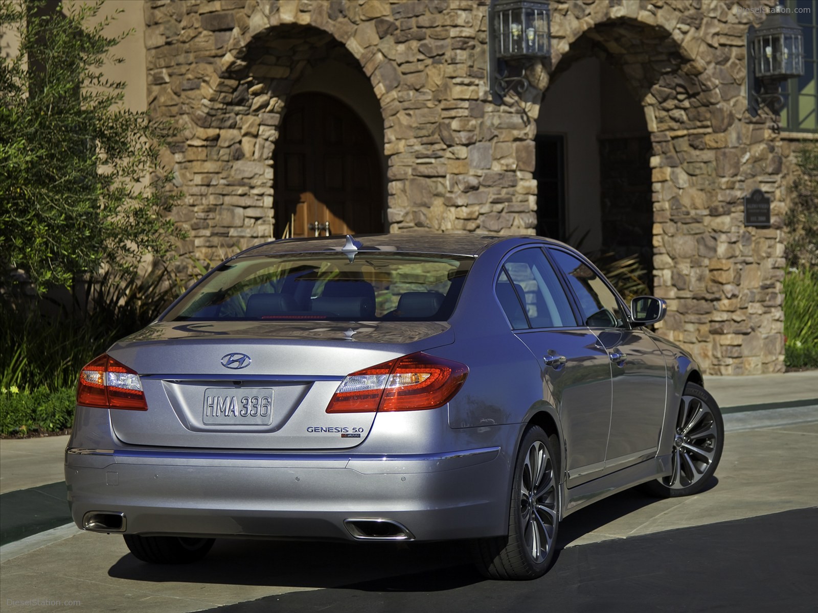 Hyundai Genesis 2012