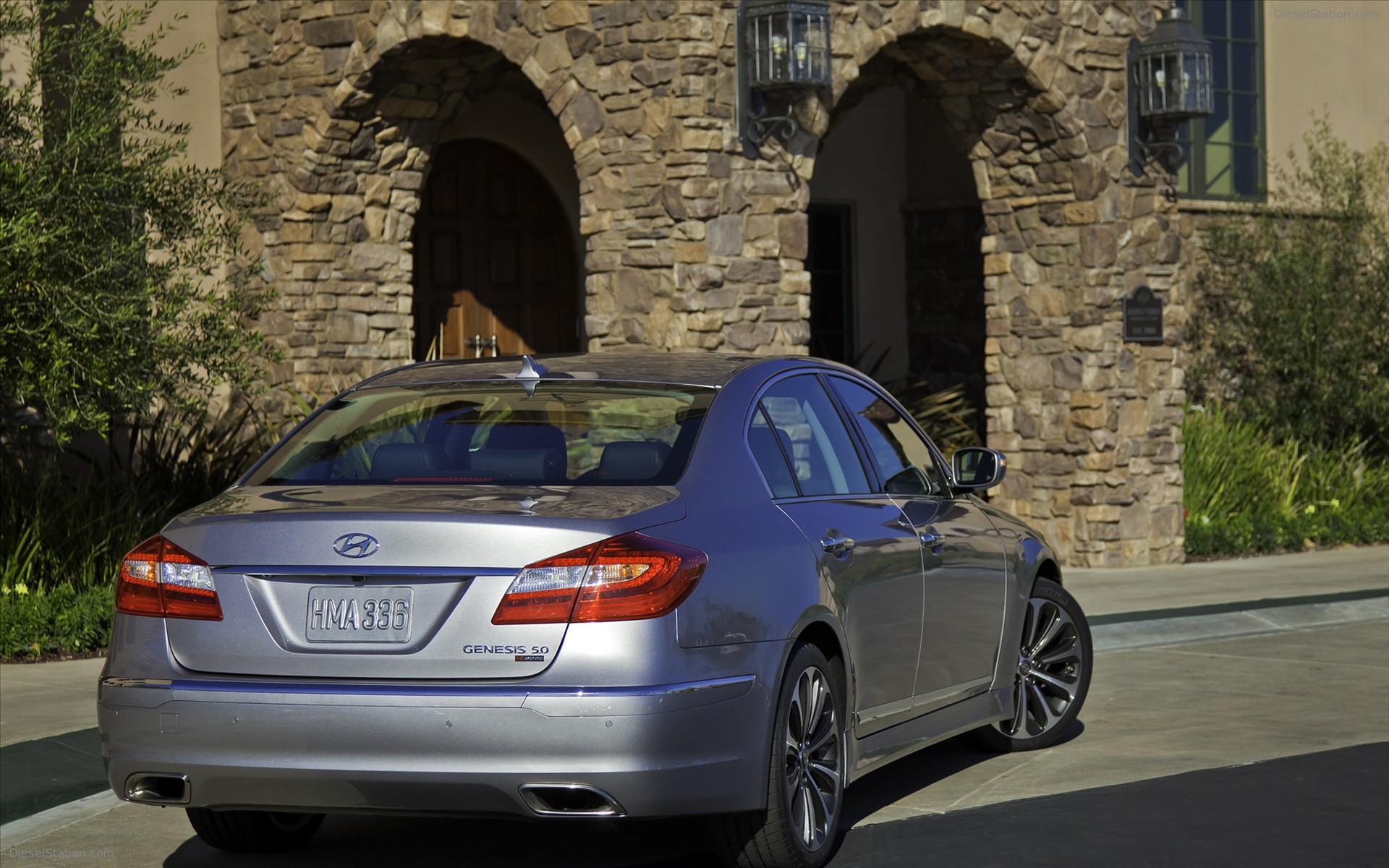 Hyundai Genesis 2012