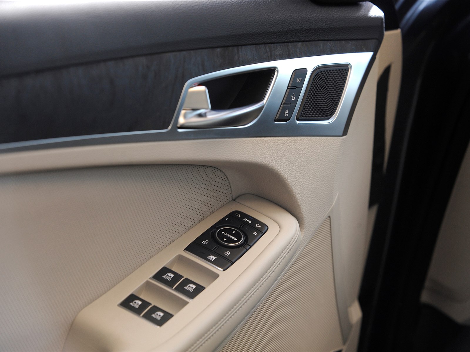 Hyundai Genesis 2015