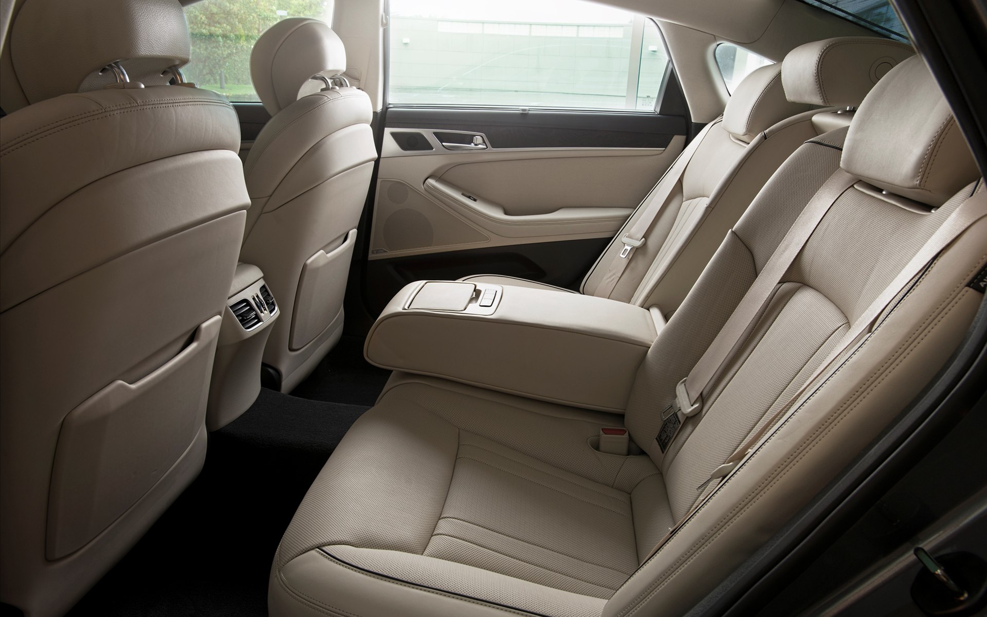 Hyundai Genesis 2015
