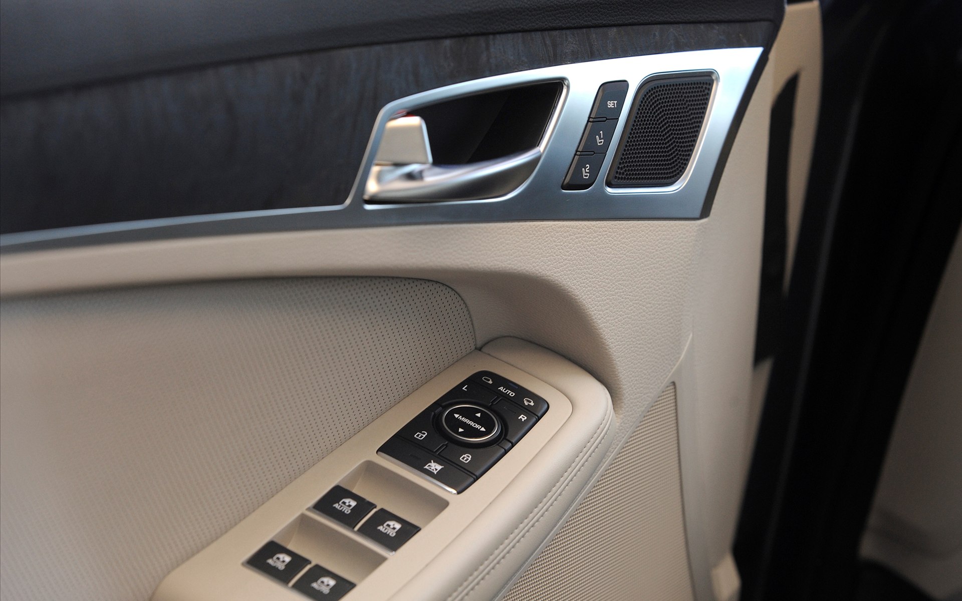 Hyundai Genesis 2015