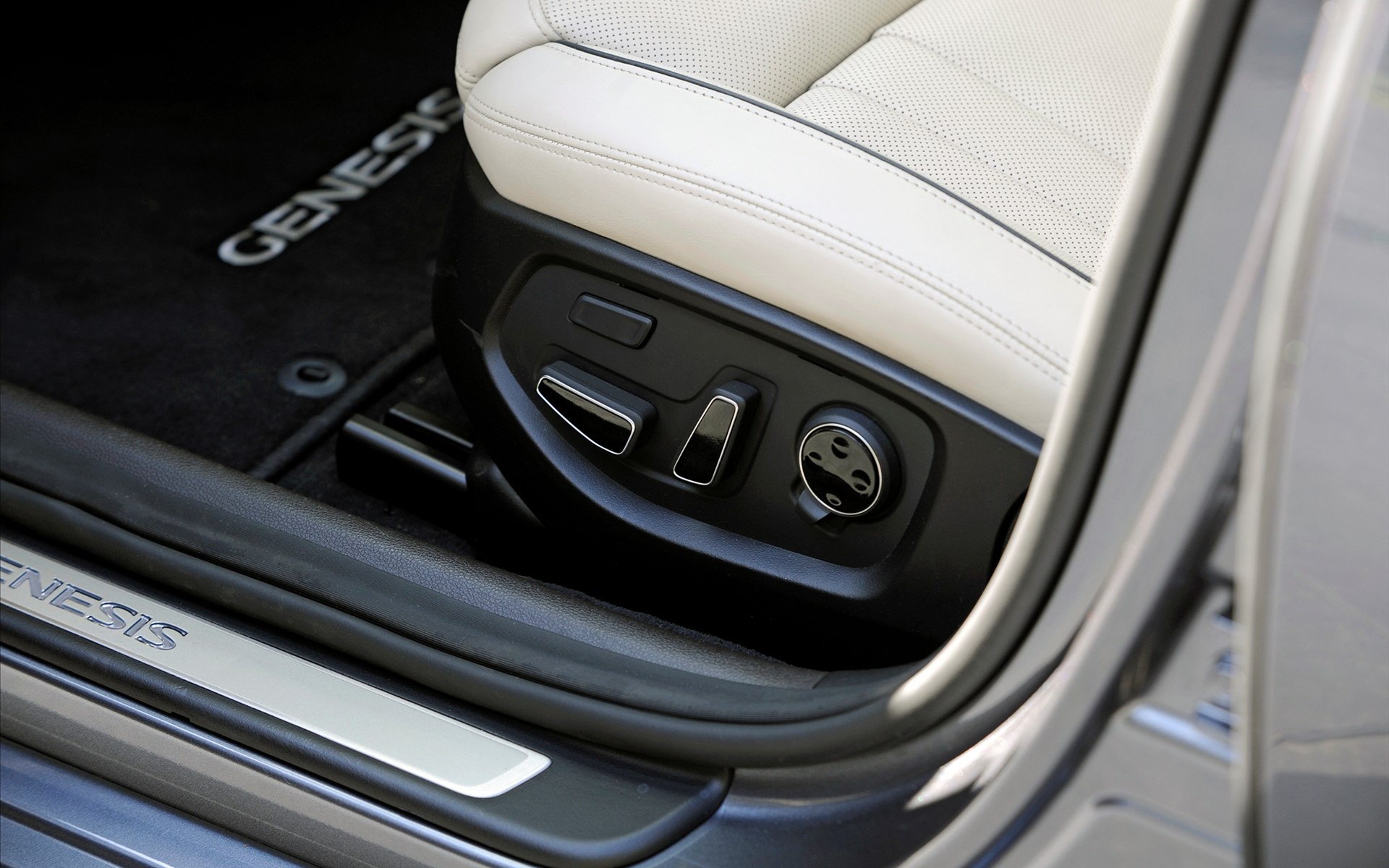 Hyundai Genesis 2015