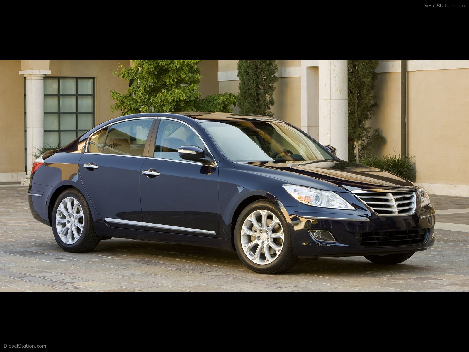 Hyundai Genesis Sedan Pictures