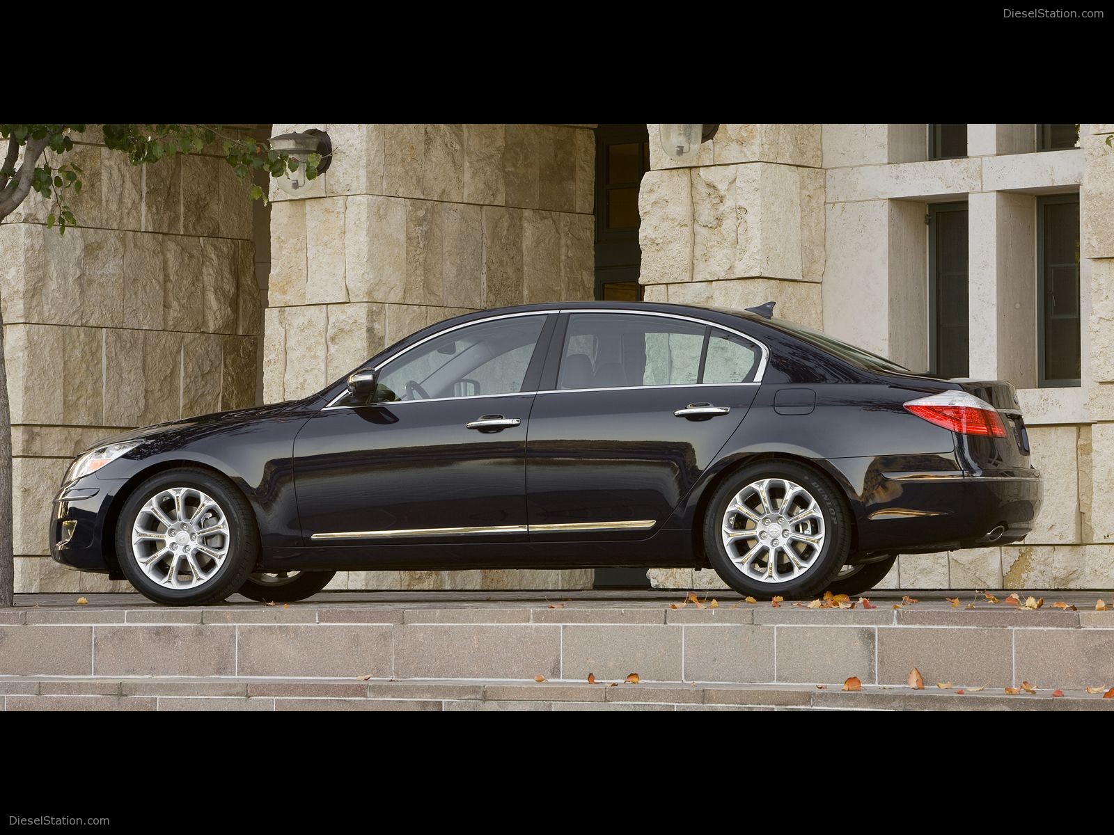 Hyundai Genesis Sedan Pictures