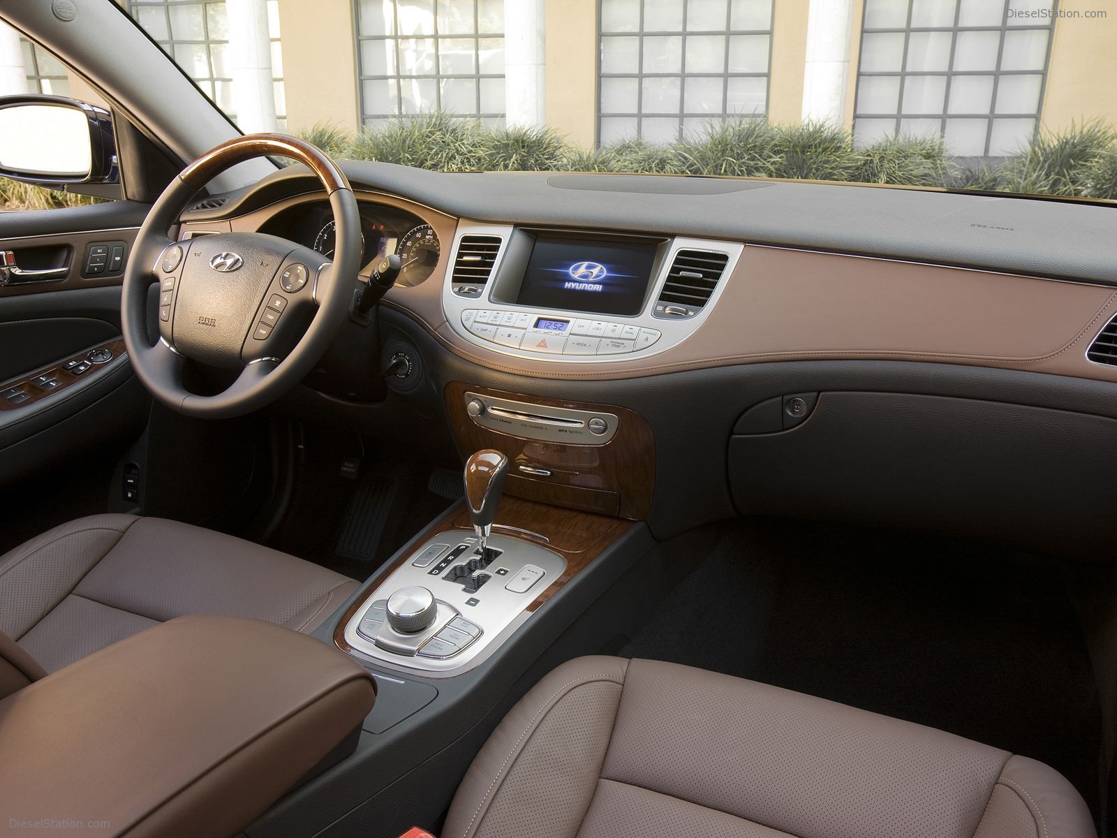 Hyundai Genesis Sedan Pictures