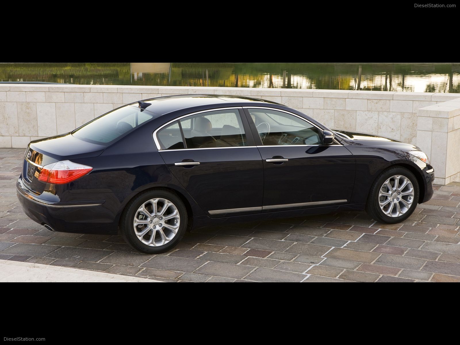 Hyundai Genesis Sedan Pictures