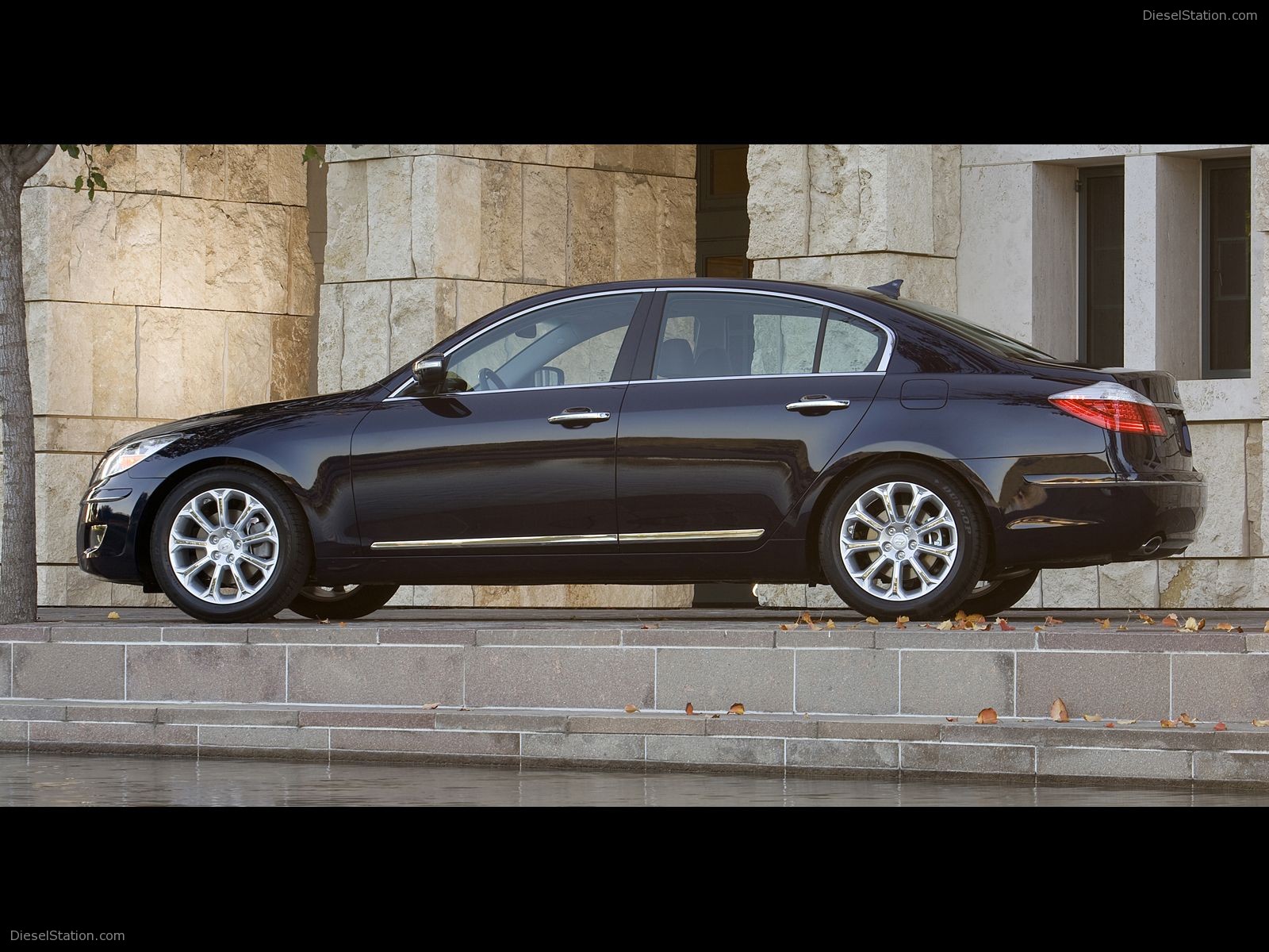 Hyundai Genesis Sedan Pictures