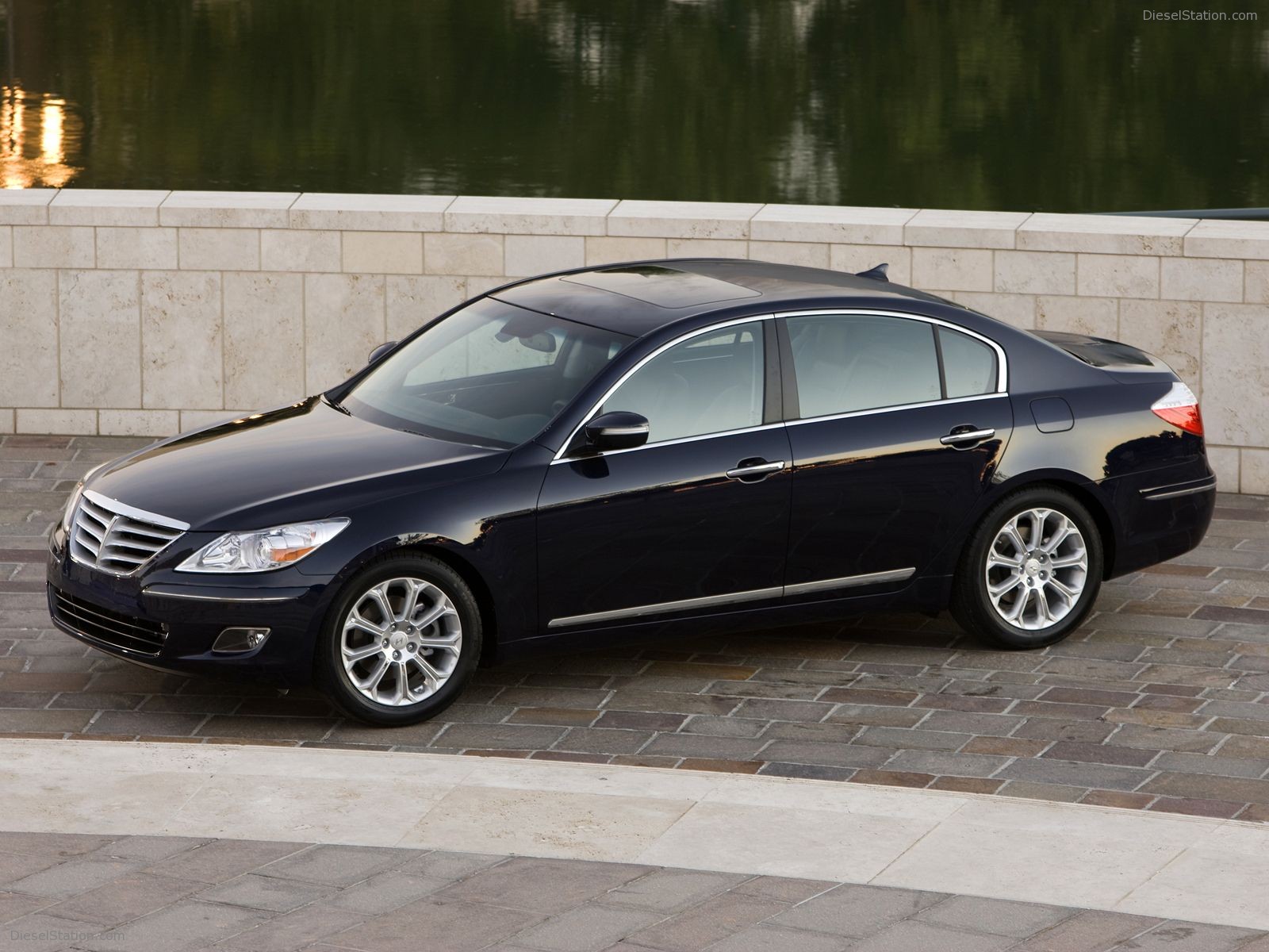 Hyundai Genesis Sedan Pictures