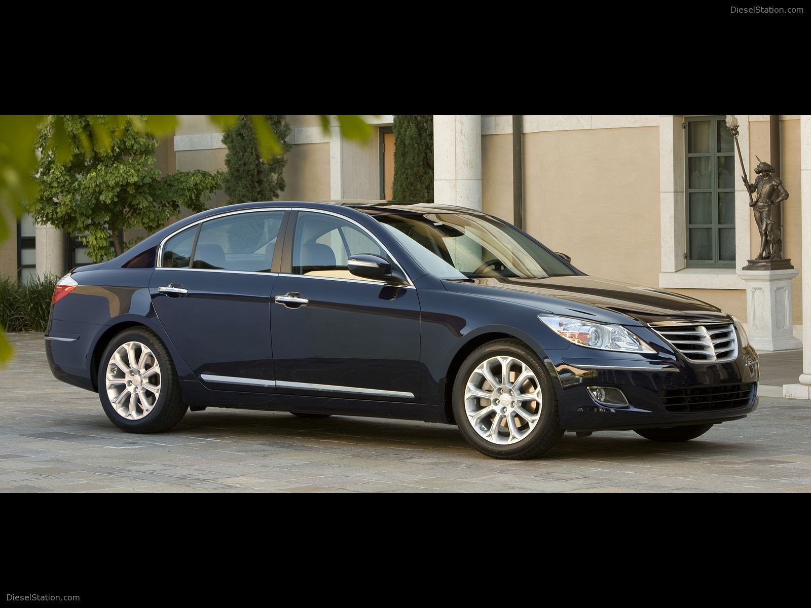 Hyundai Genesis Sedan Pictures