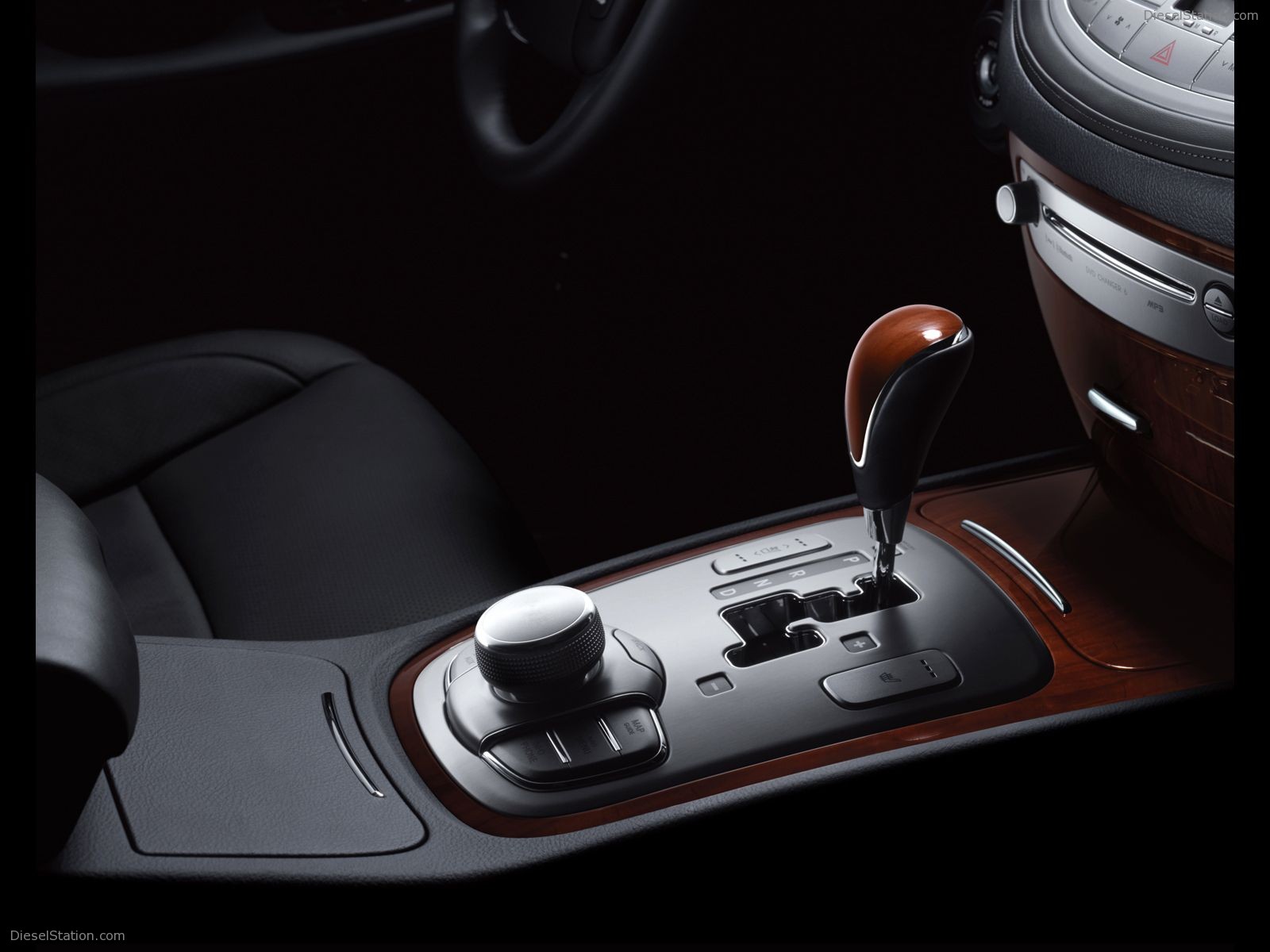 Hyundai Genesis Sedan Pictures