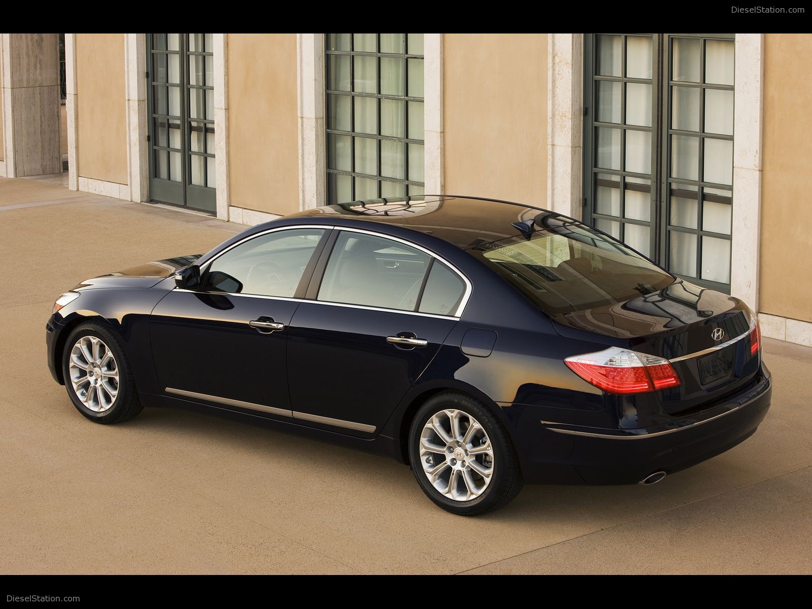 Hyundai Genesis Sedan Pictures