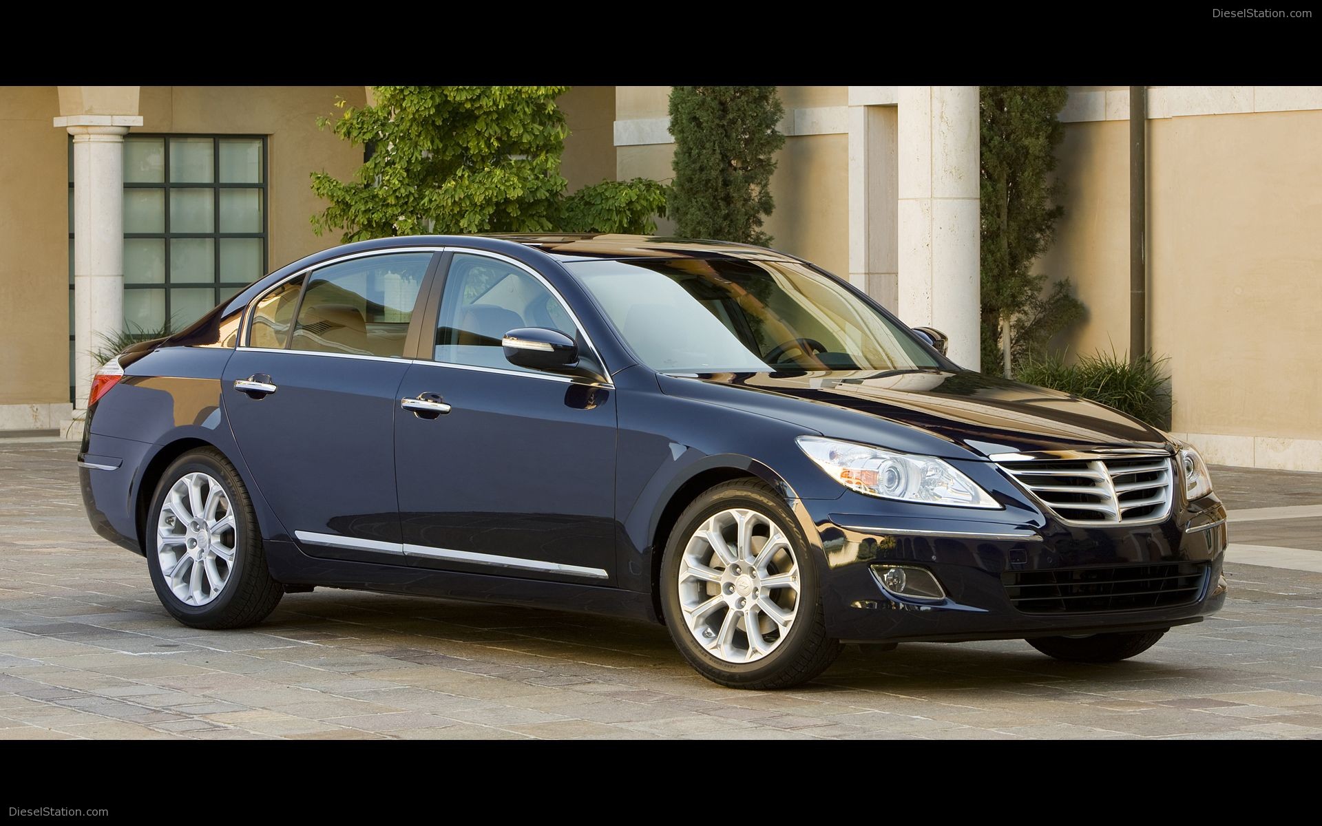 Hyundai Genesis Sedan Pictures