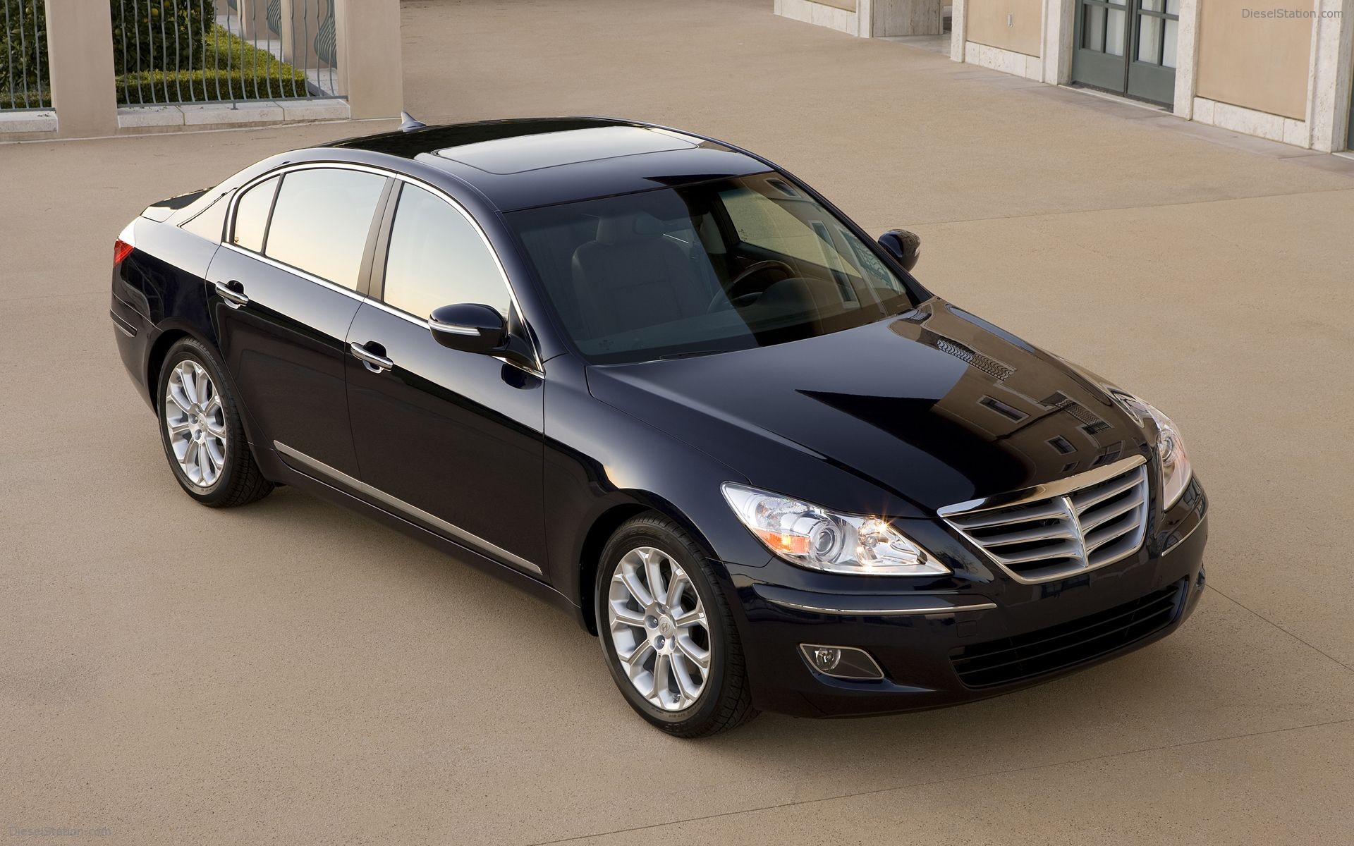 Hyundai Genesis Sedan Pictures
