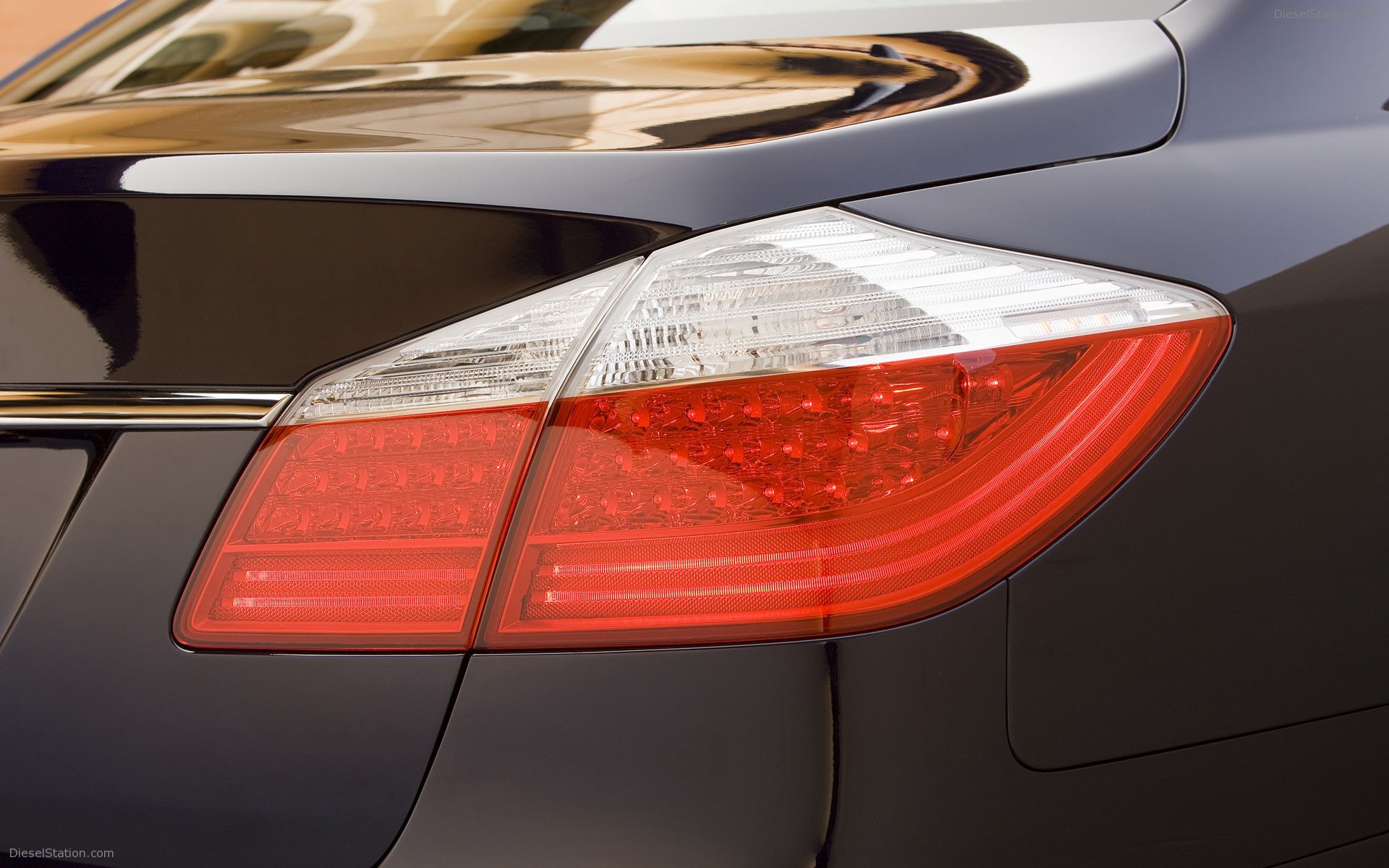 Hyundai Genesis Sedan Pictures