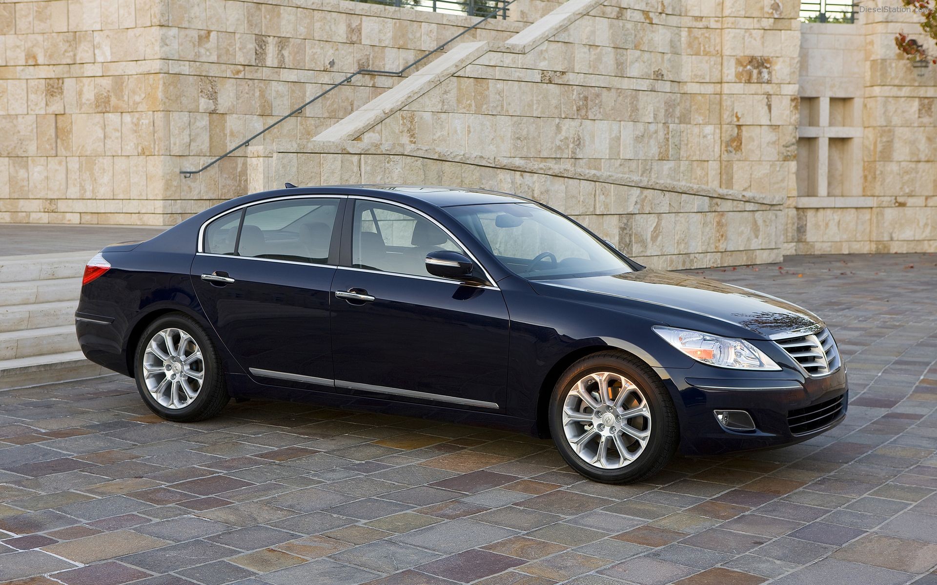 Hyundai Genesis Sedan Pictures