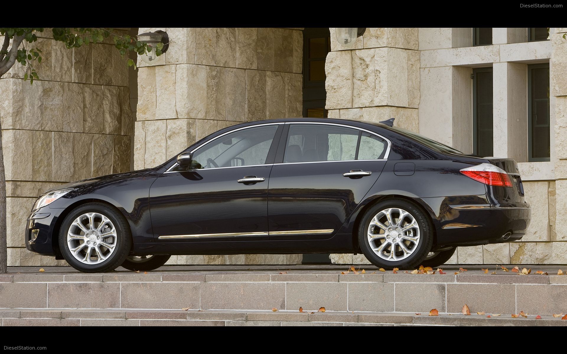 Hyundai Genesis Sedan Pictures