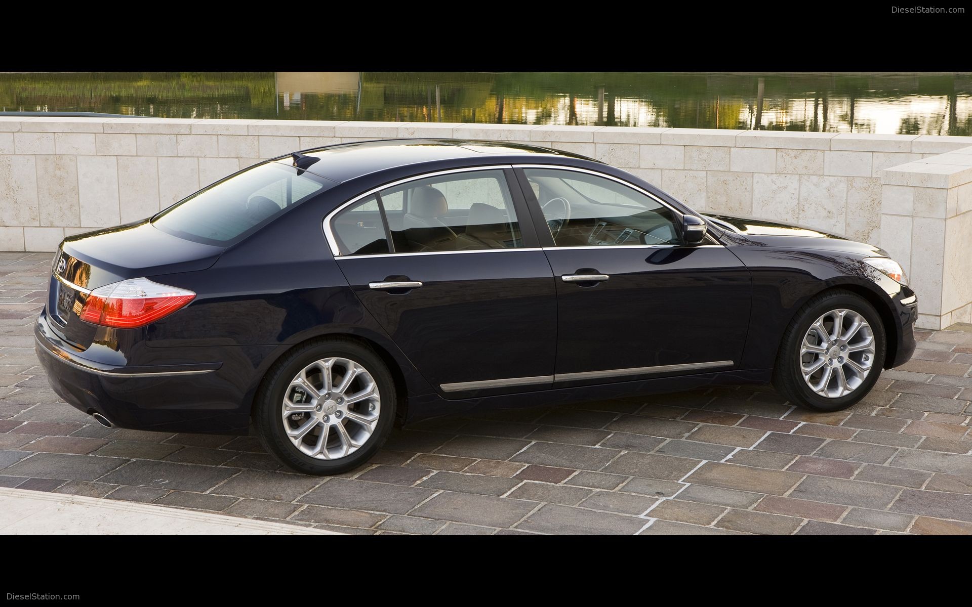 Hyundai Genesis Sedan Pictures