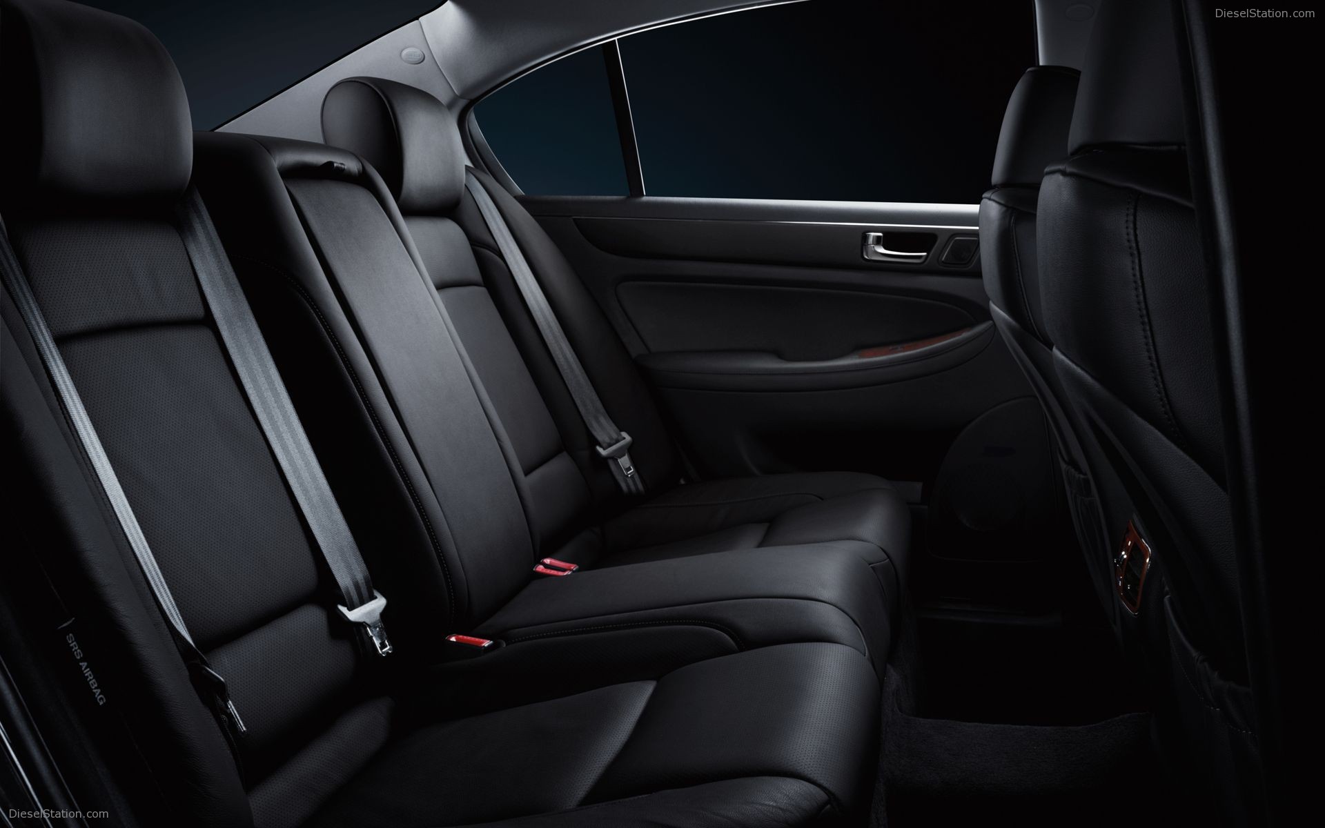 Hyundai Genesis Sedan Pictures